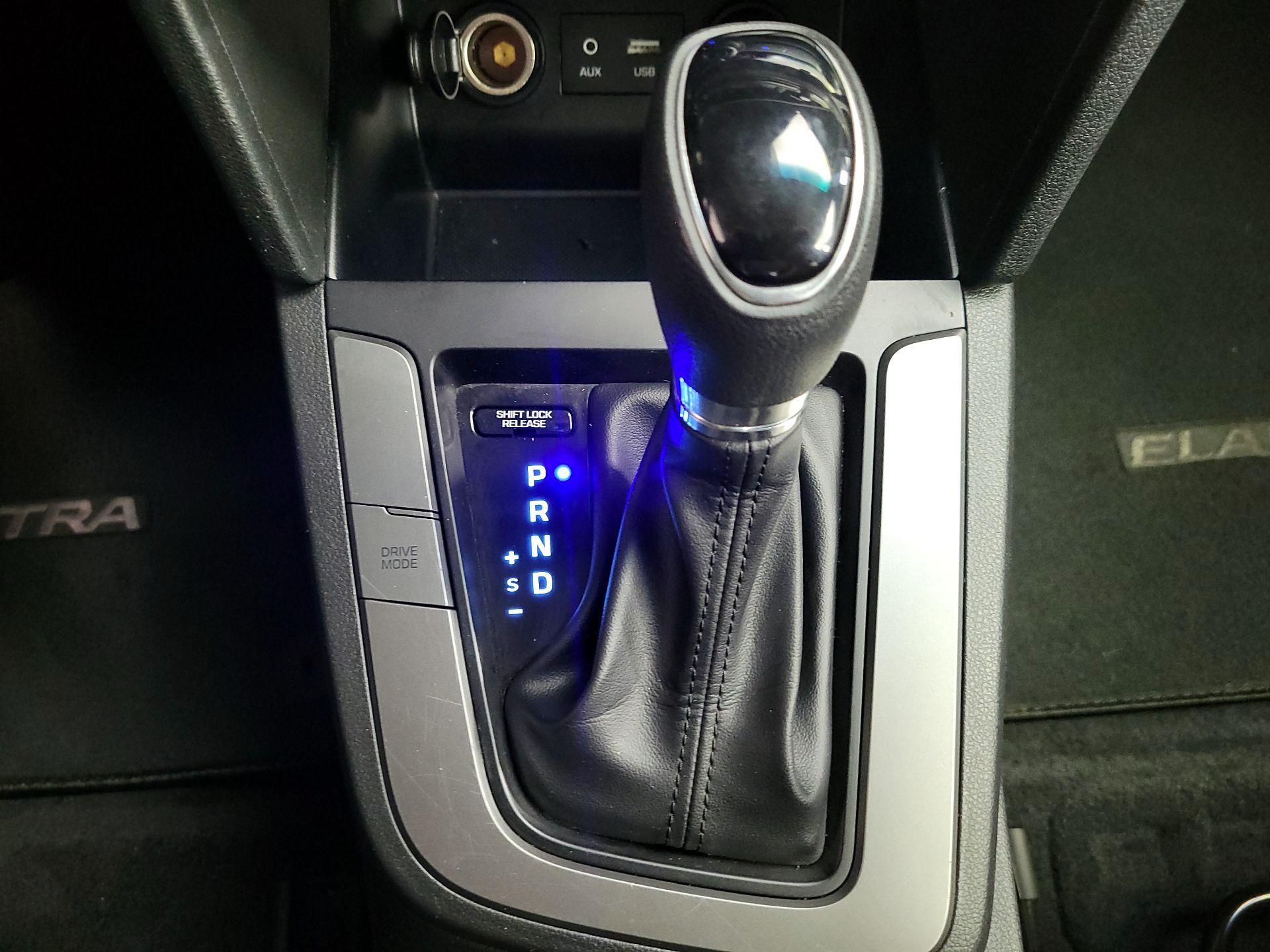 Thumbnail: 2020 Hyundai Elantra - 17