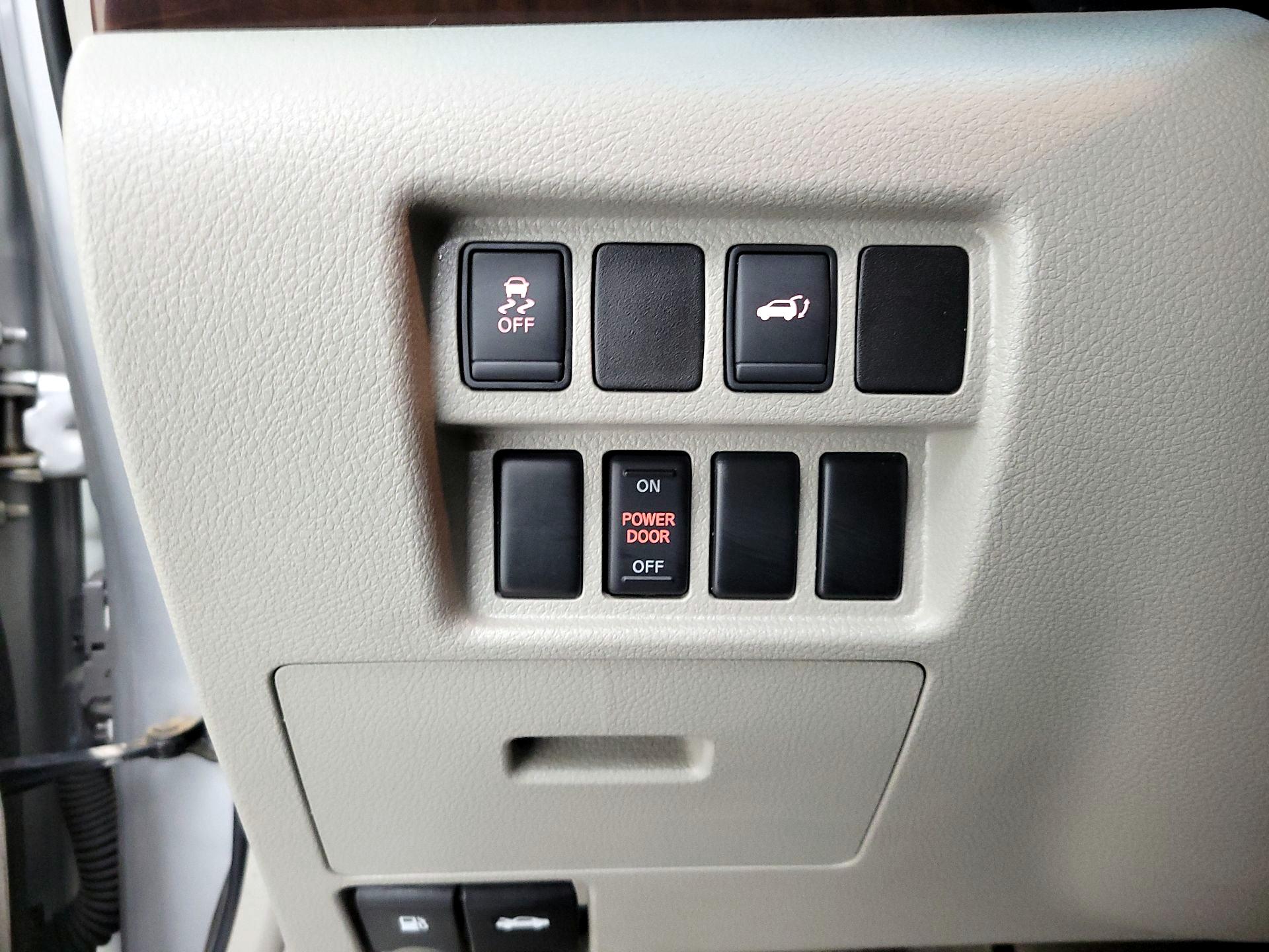 Thumbnail: 2015 Nissan Quest - 13