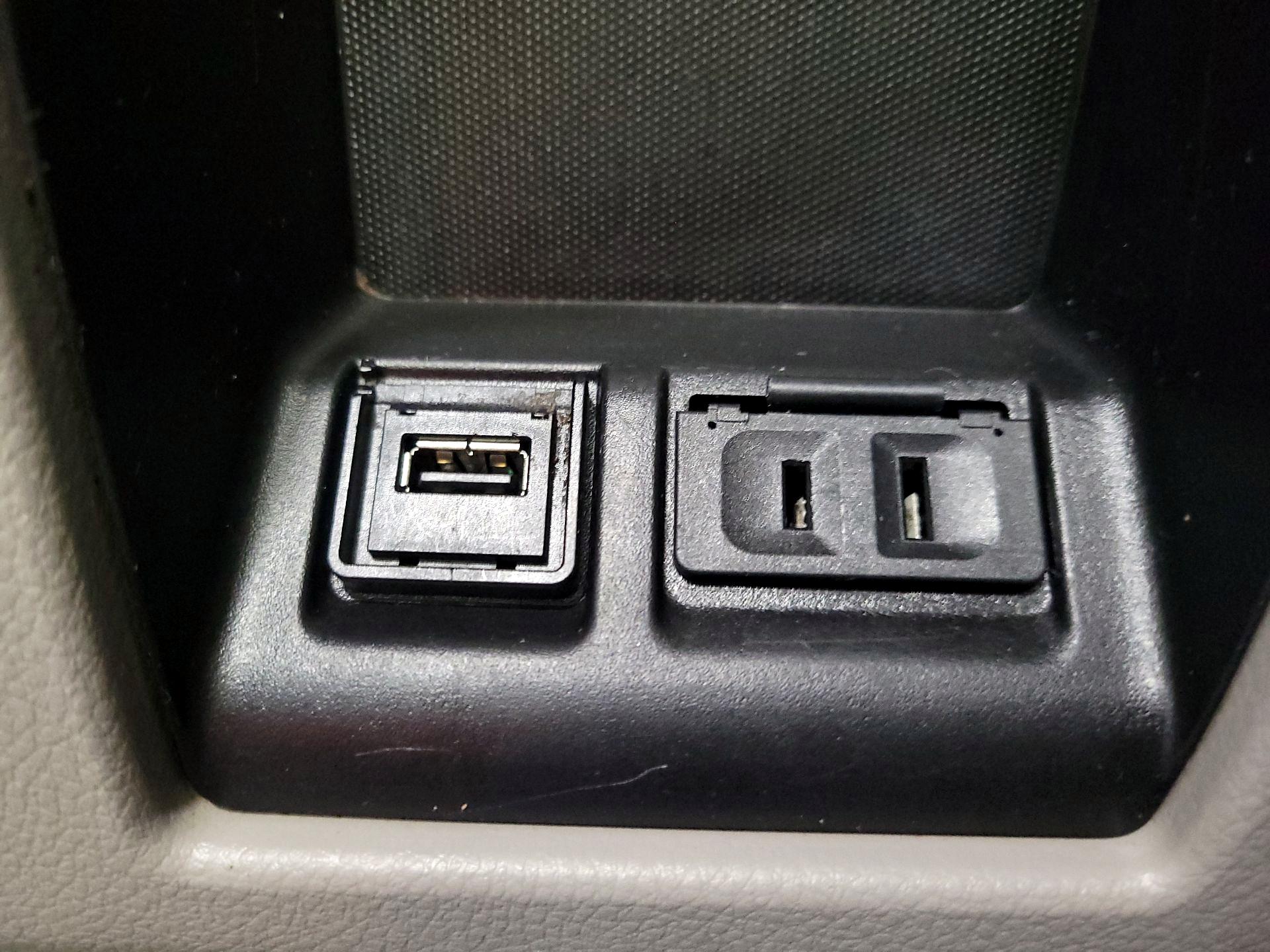 Thumbnail: 2015 Nissan Quest - 18