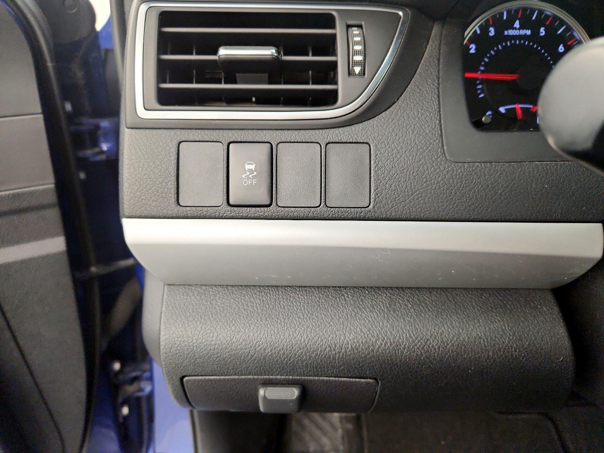 Thumbnail: 2016 Toyota Camry - 13