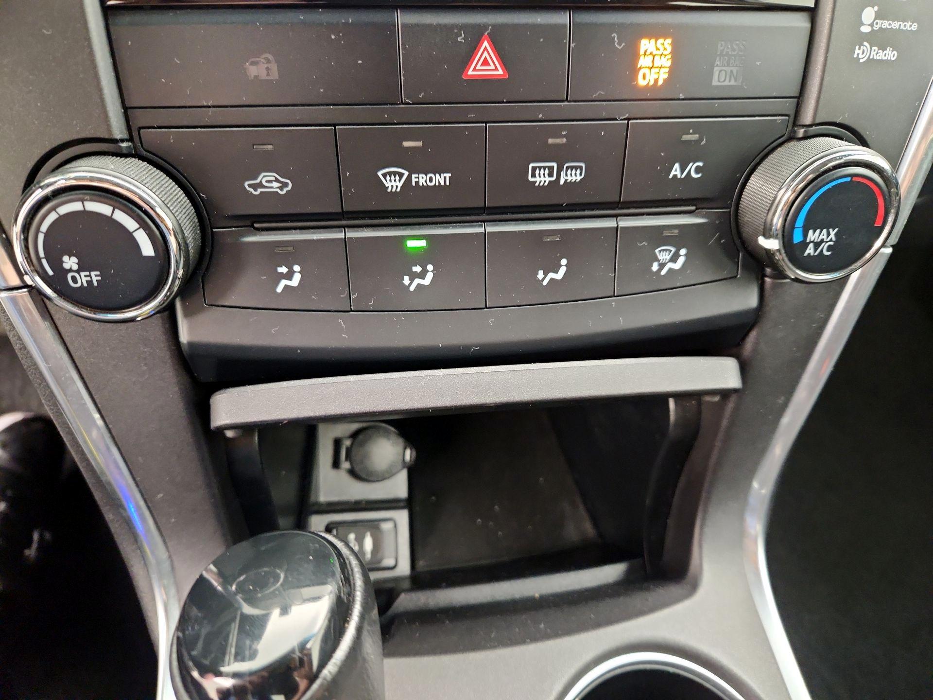 Thumbnail: 2016 Toyota Camry - 16