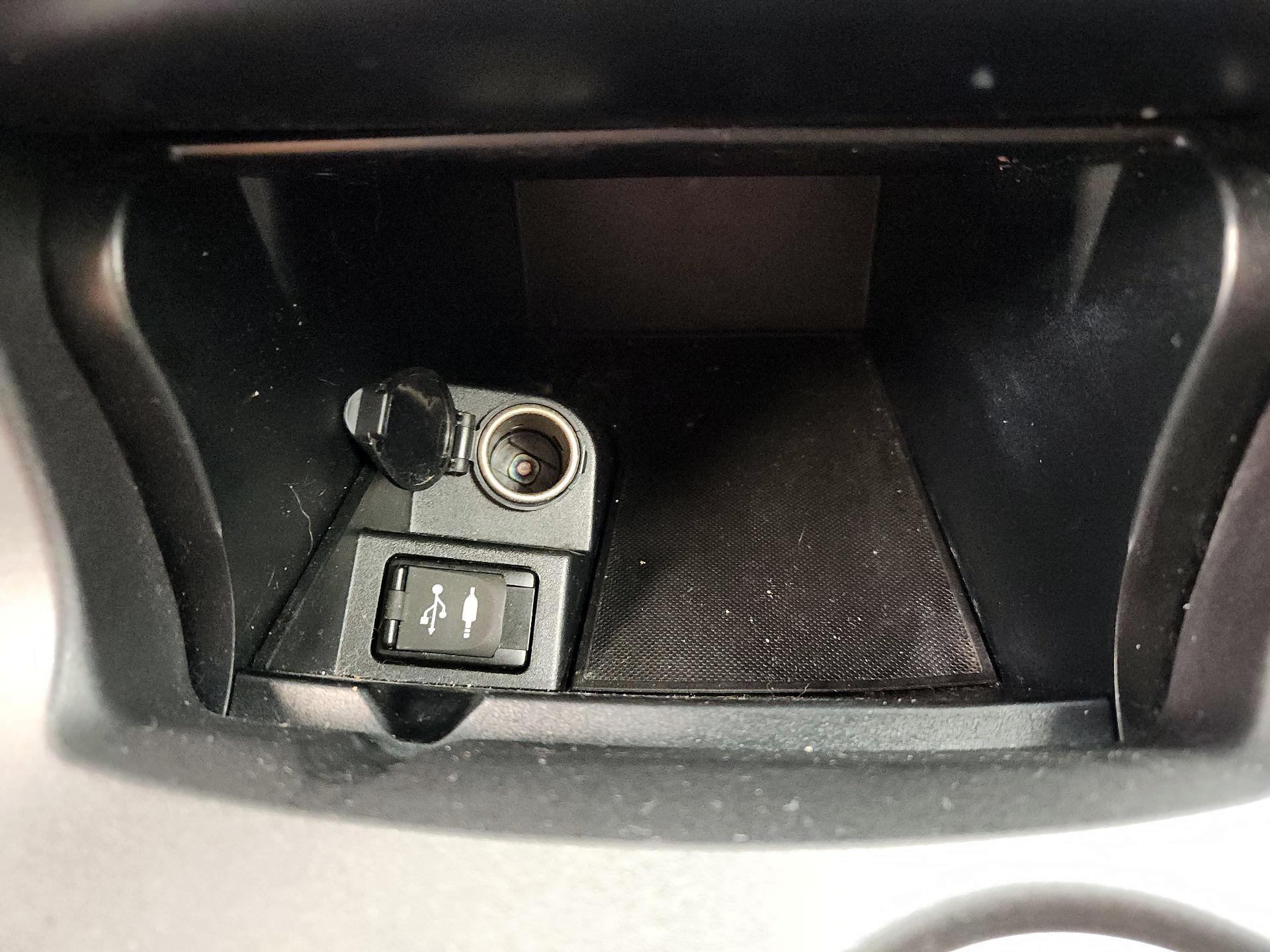 Thumbnail: 2016 Toyota Camry - 18