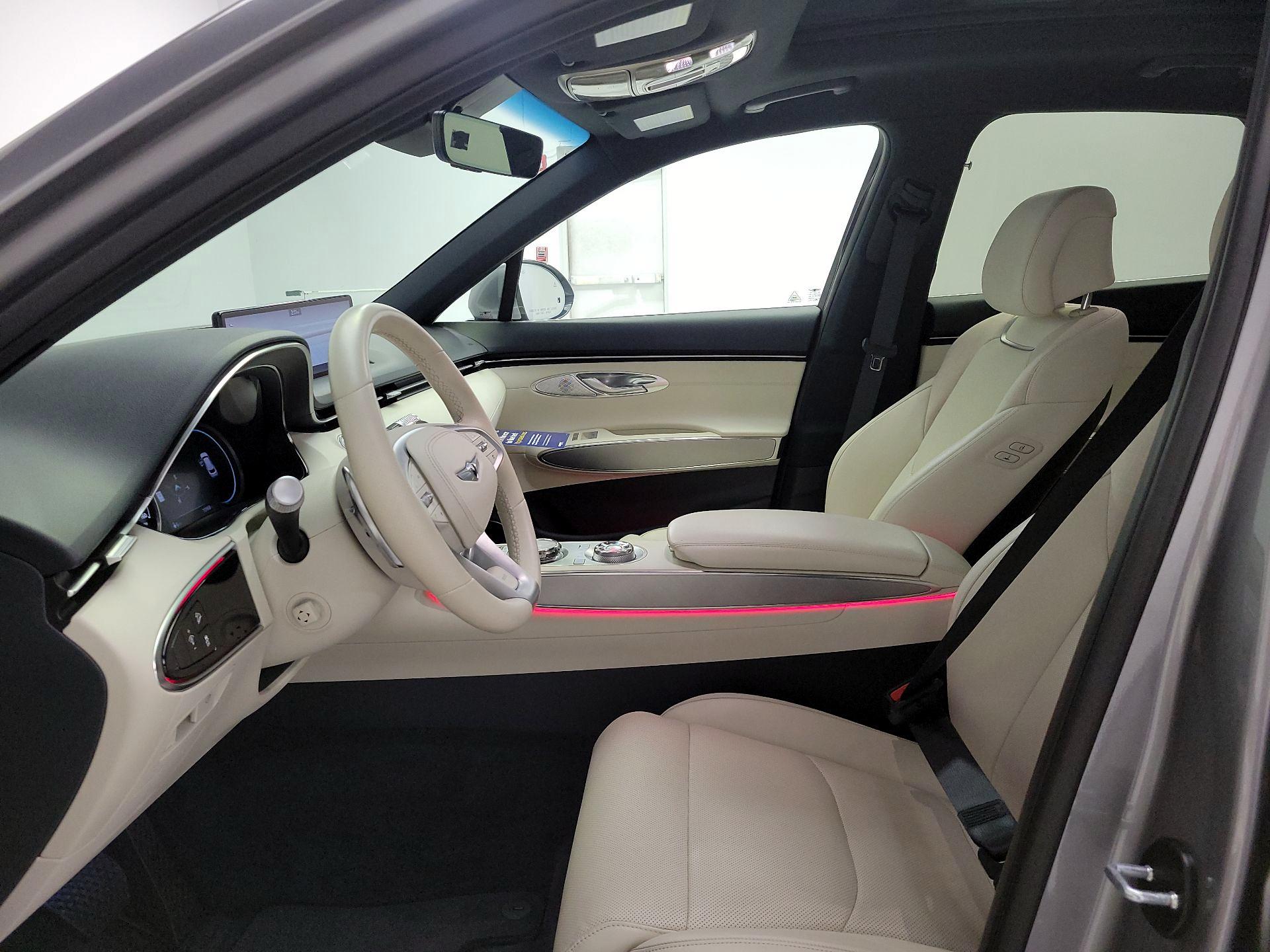 Thumbnail: 2024 Genesis GV70 - 11