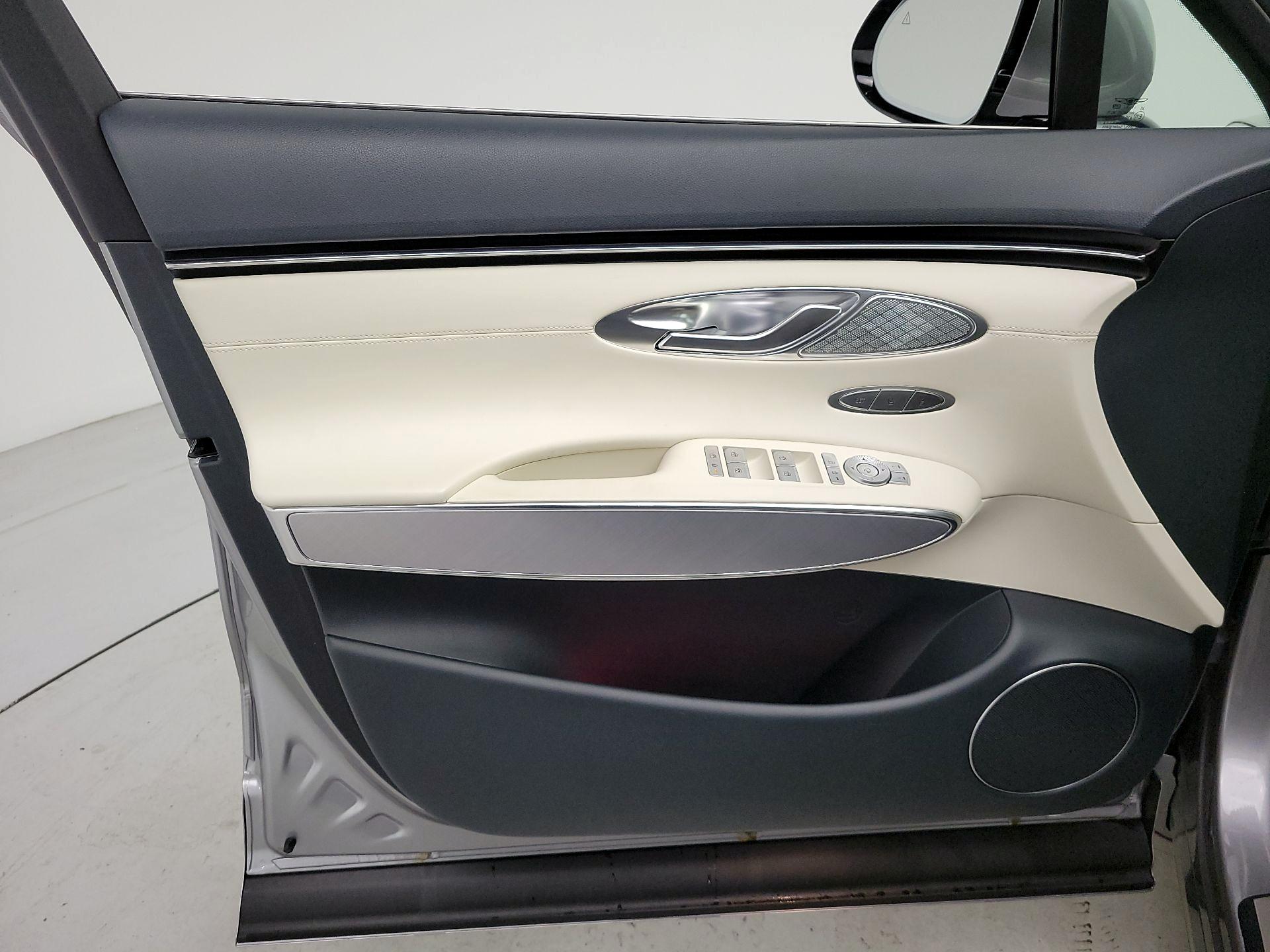 Thumbnail: 2024 Genesis GV70 - 12