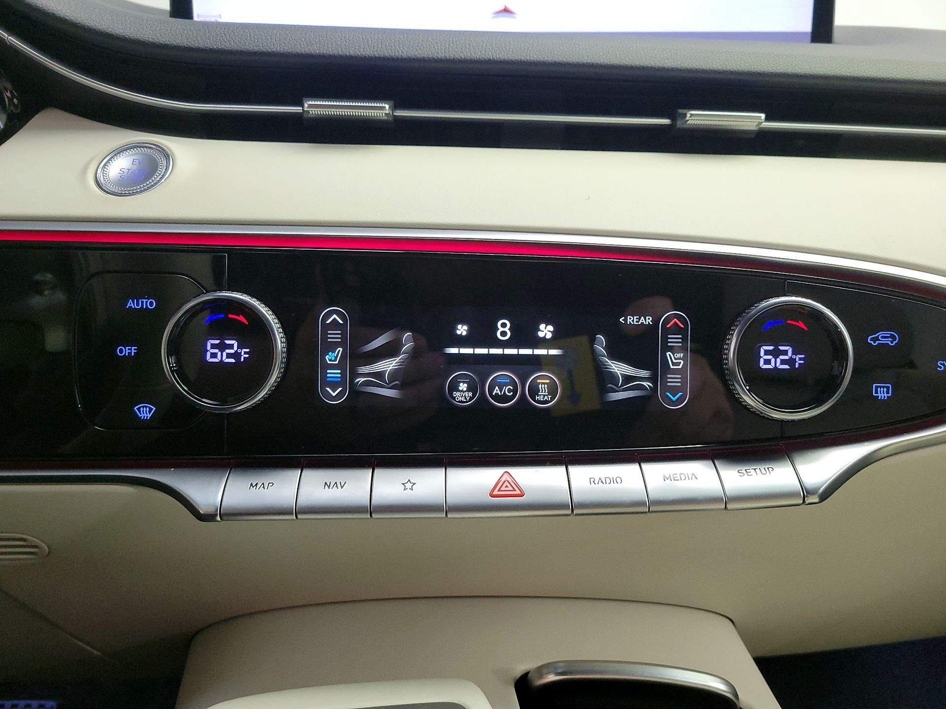 Thumbnail: 2024 Genesis GV70 - 17