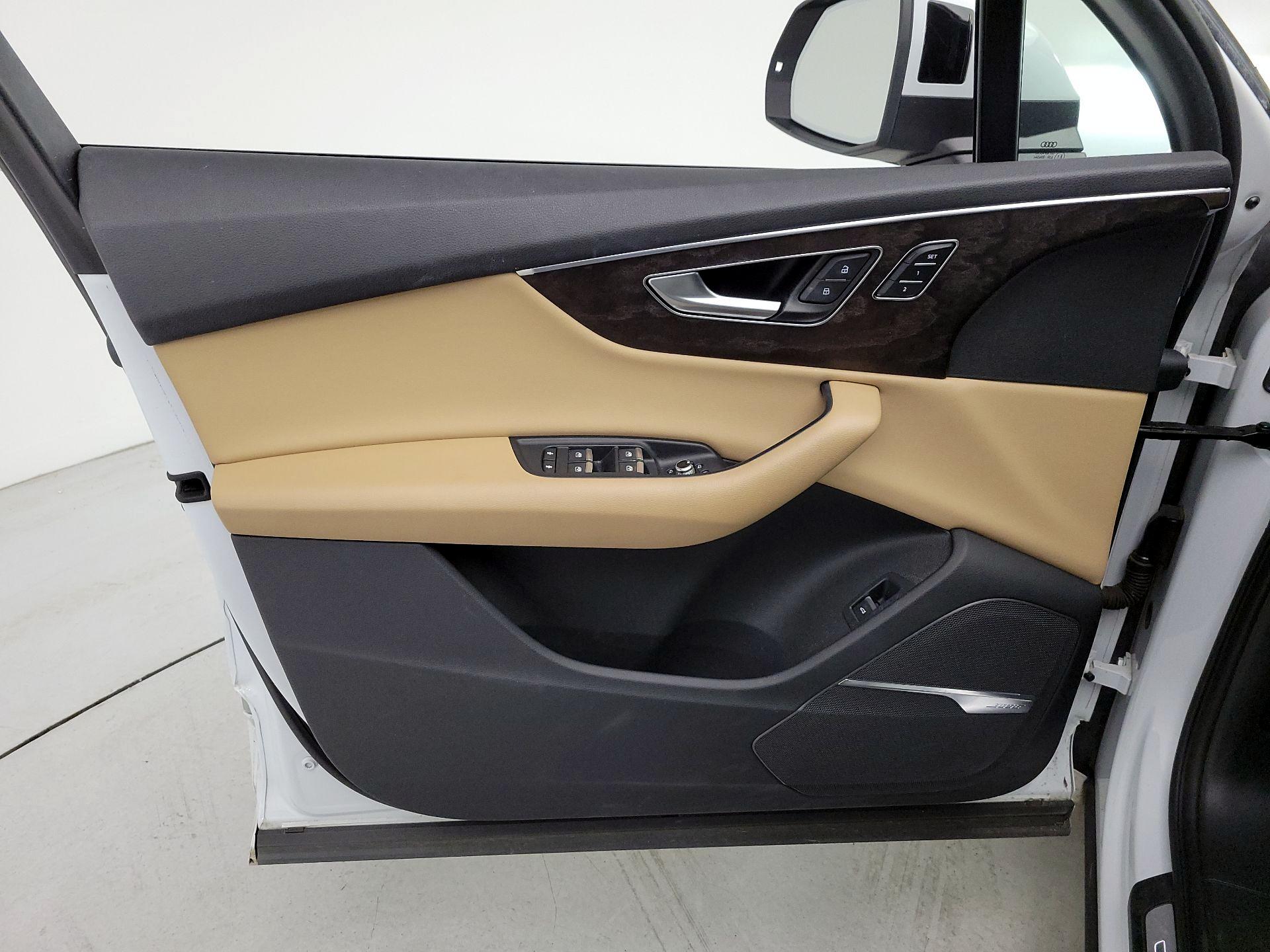 Thumbnail: 2020 Audi Q7 - 12