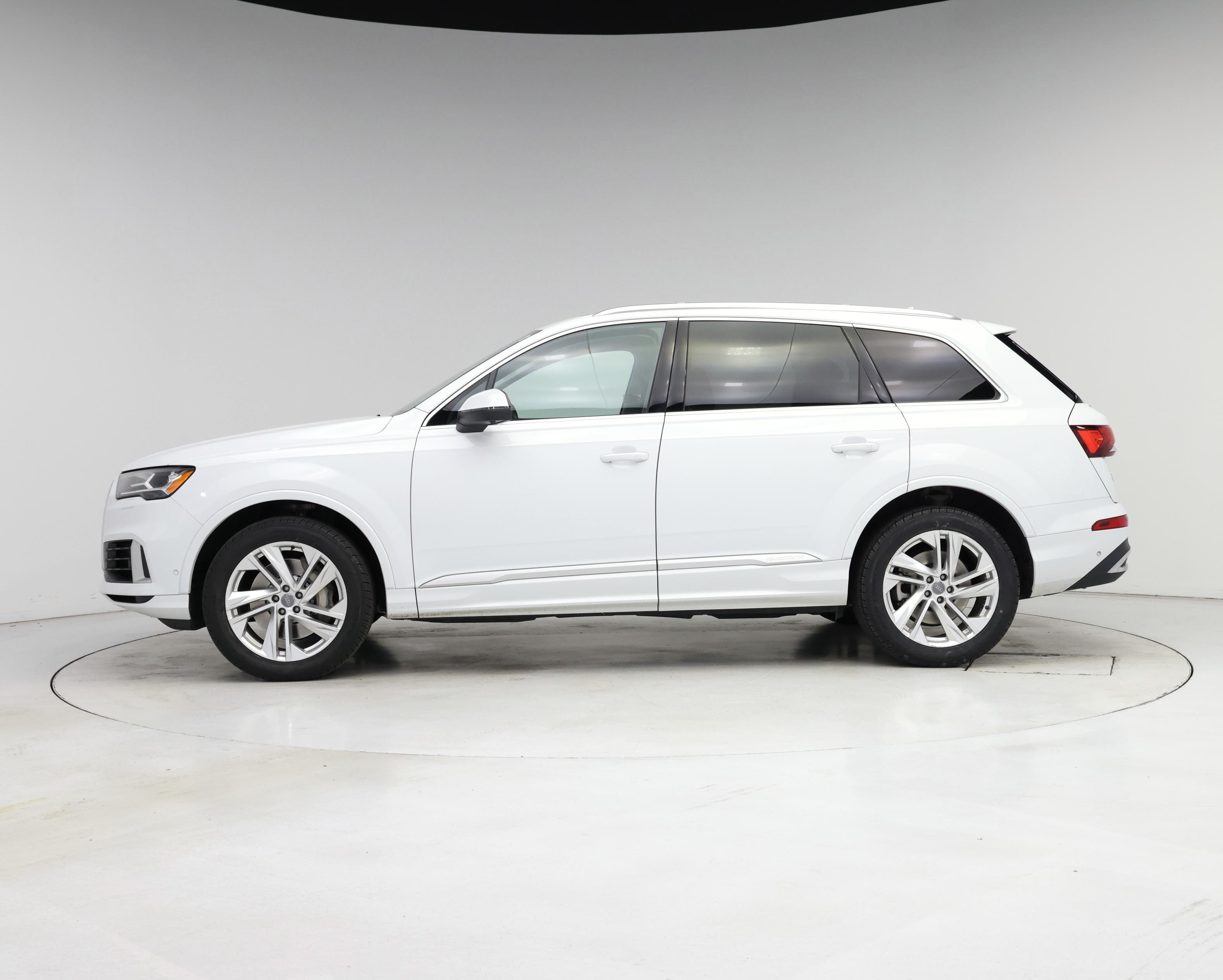 Thumbnail: 2020 Audi Q7 - 3