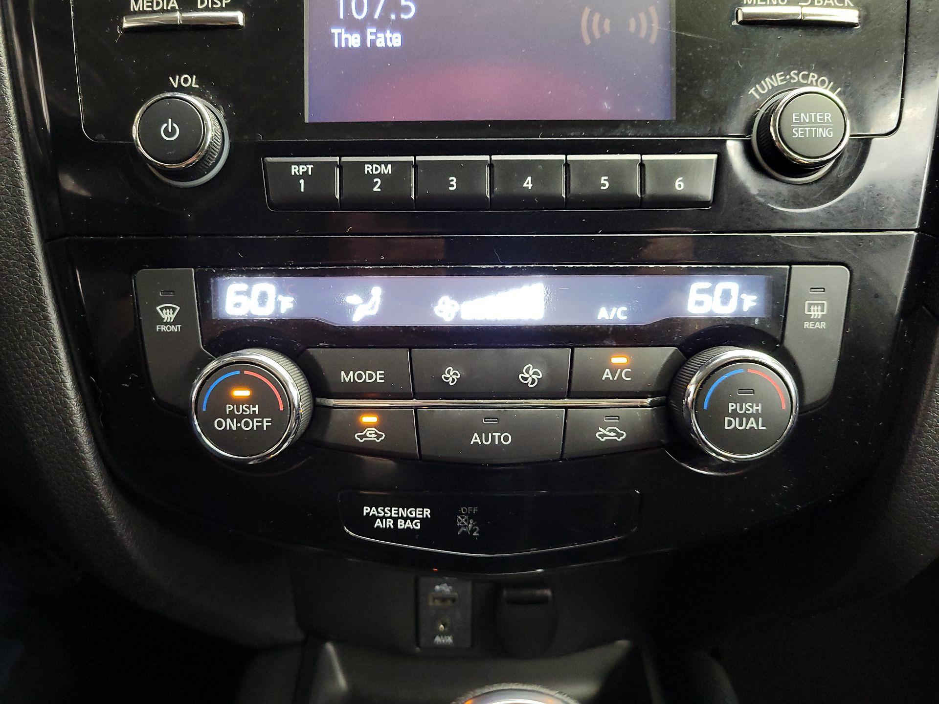 Thumbnail: 2017 Nissan Rogue - 16