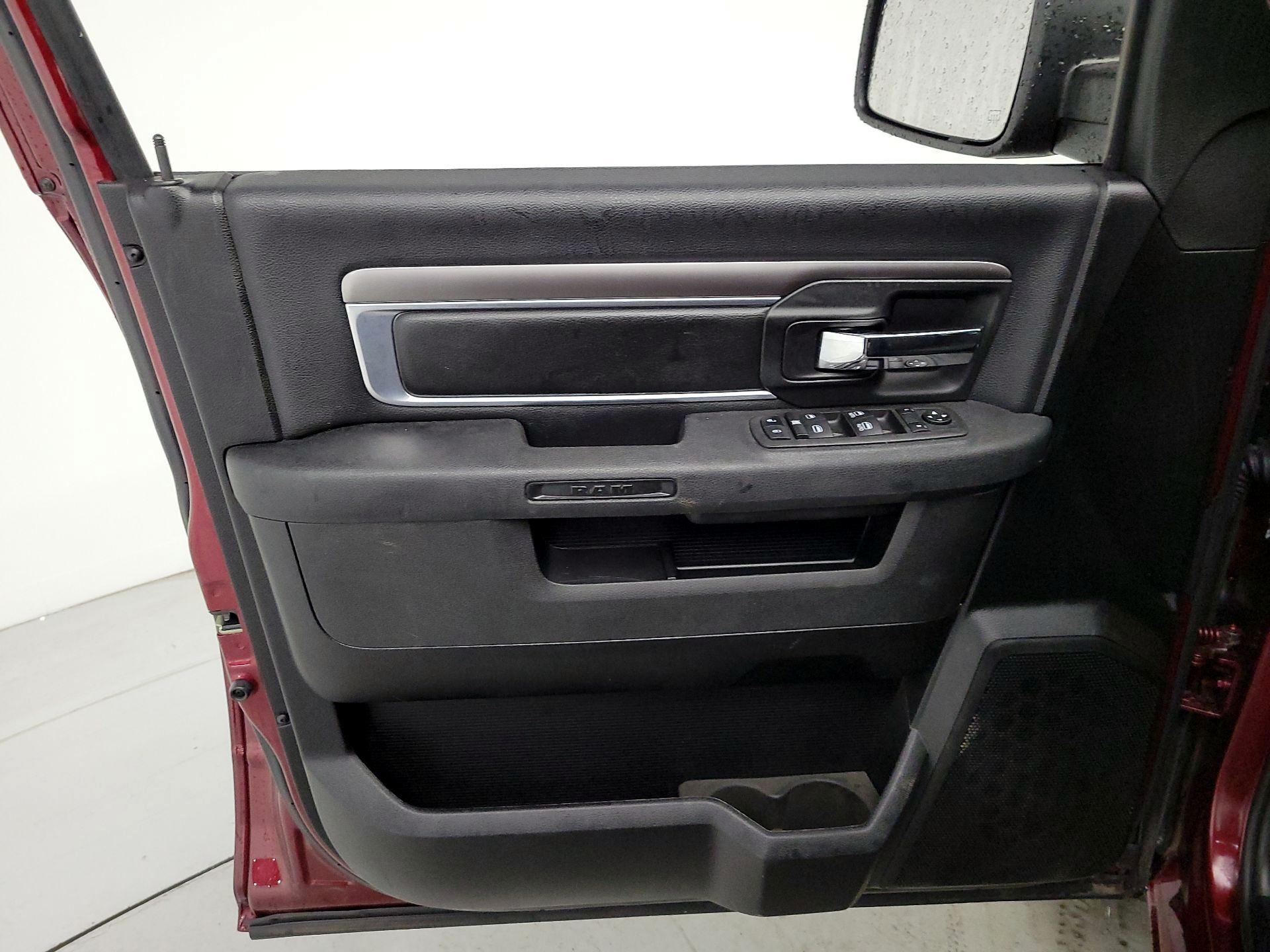 Thumbnail: 2022 RAM 1500 Classic - 12