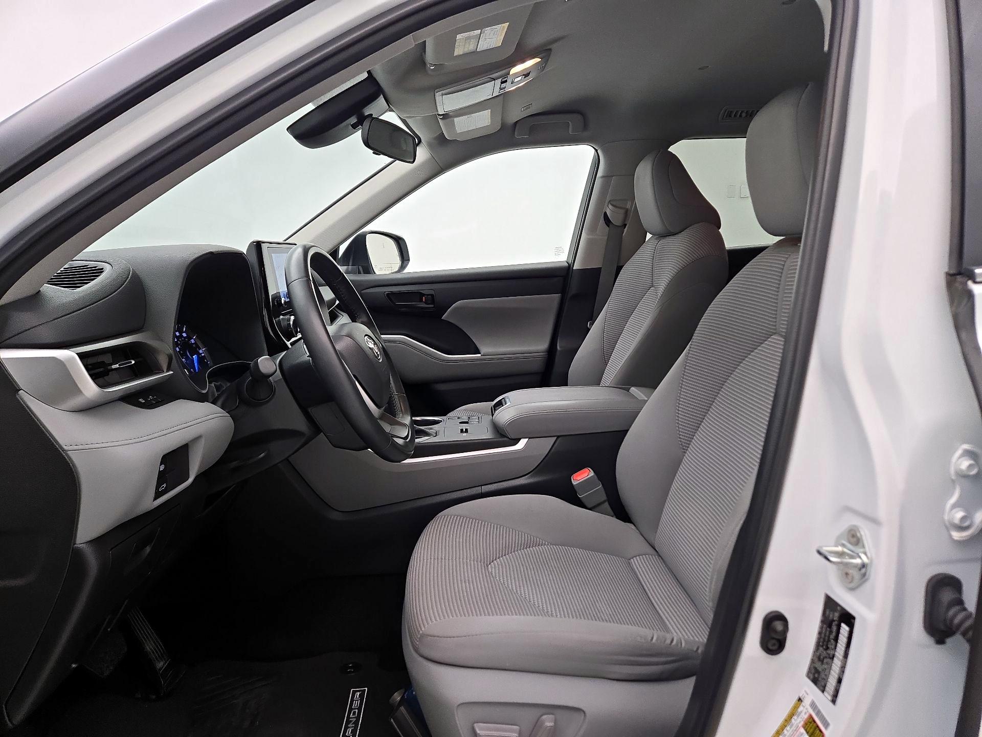 Thumbnail: 2023 Toyota Highlander - 11