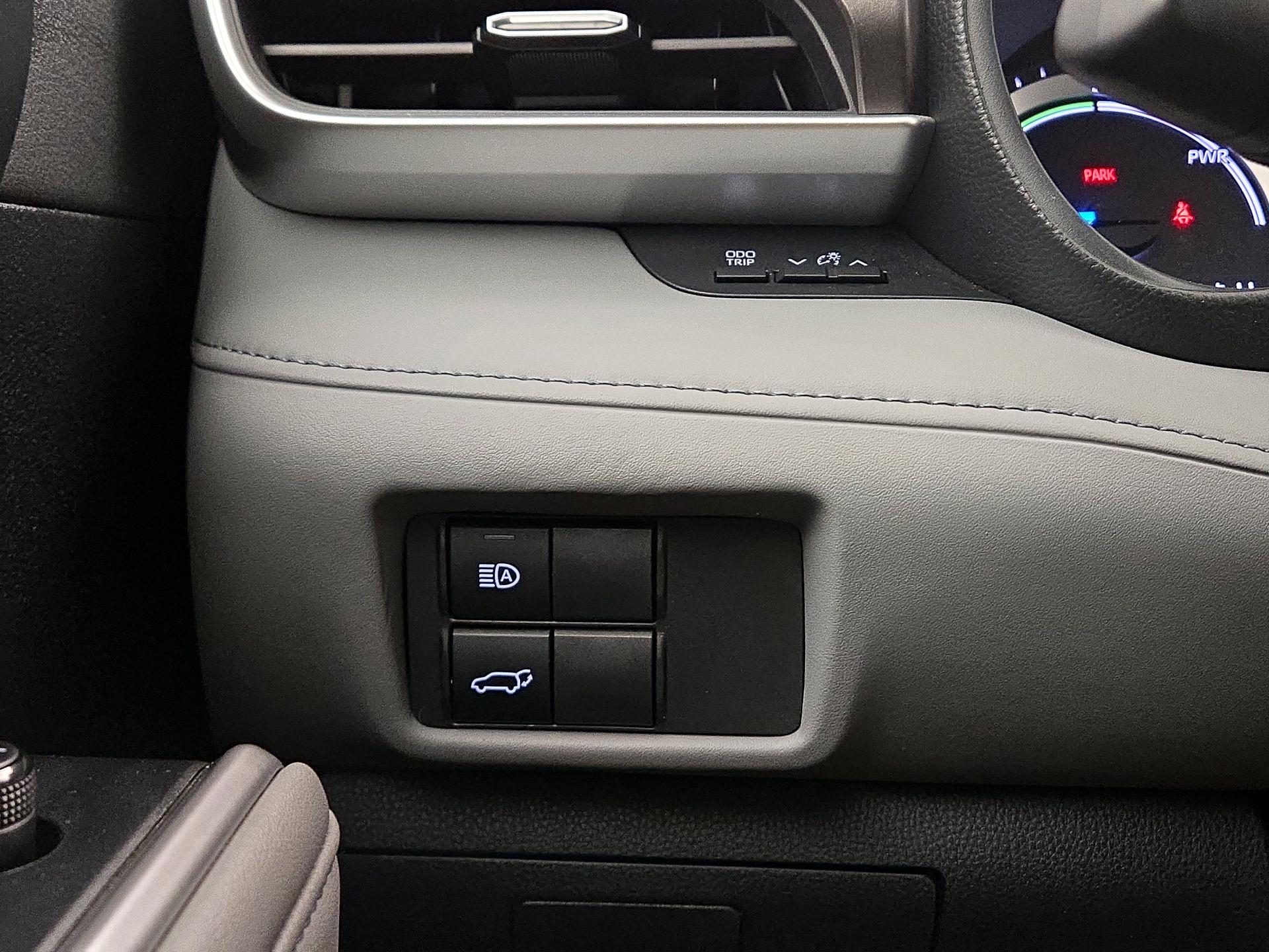 Thumbnail: 2023 Toyota Highlander - 13