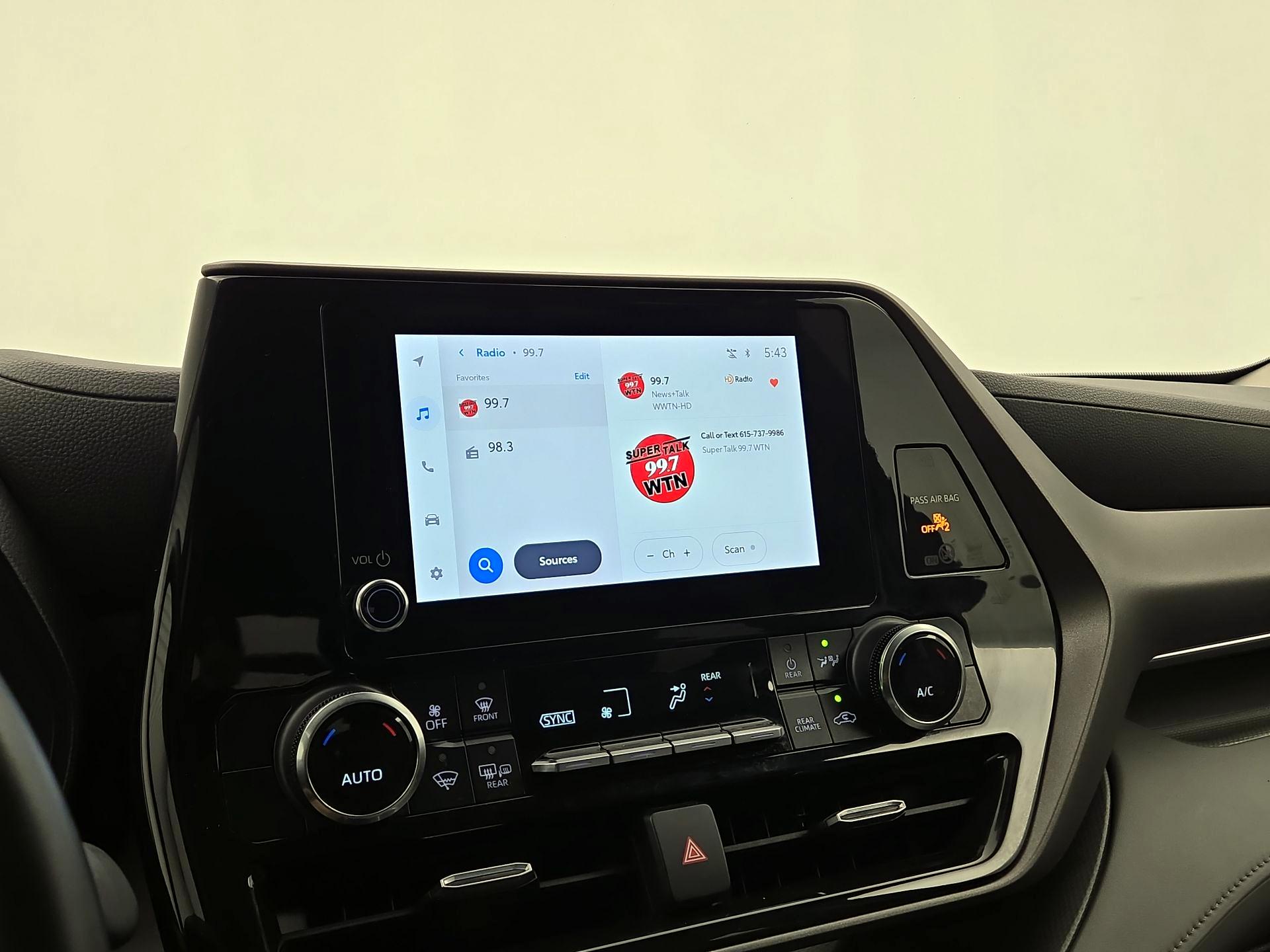 Thumbnail: 2023 Toyota Highlander - 15