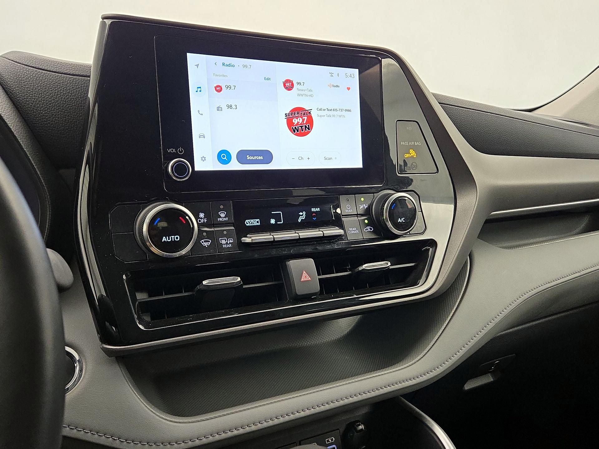 Thumbnail: 2023 Toyota Highlander - 16