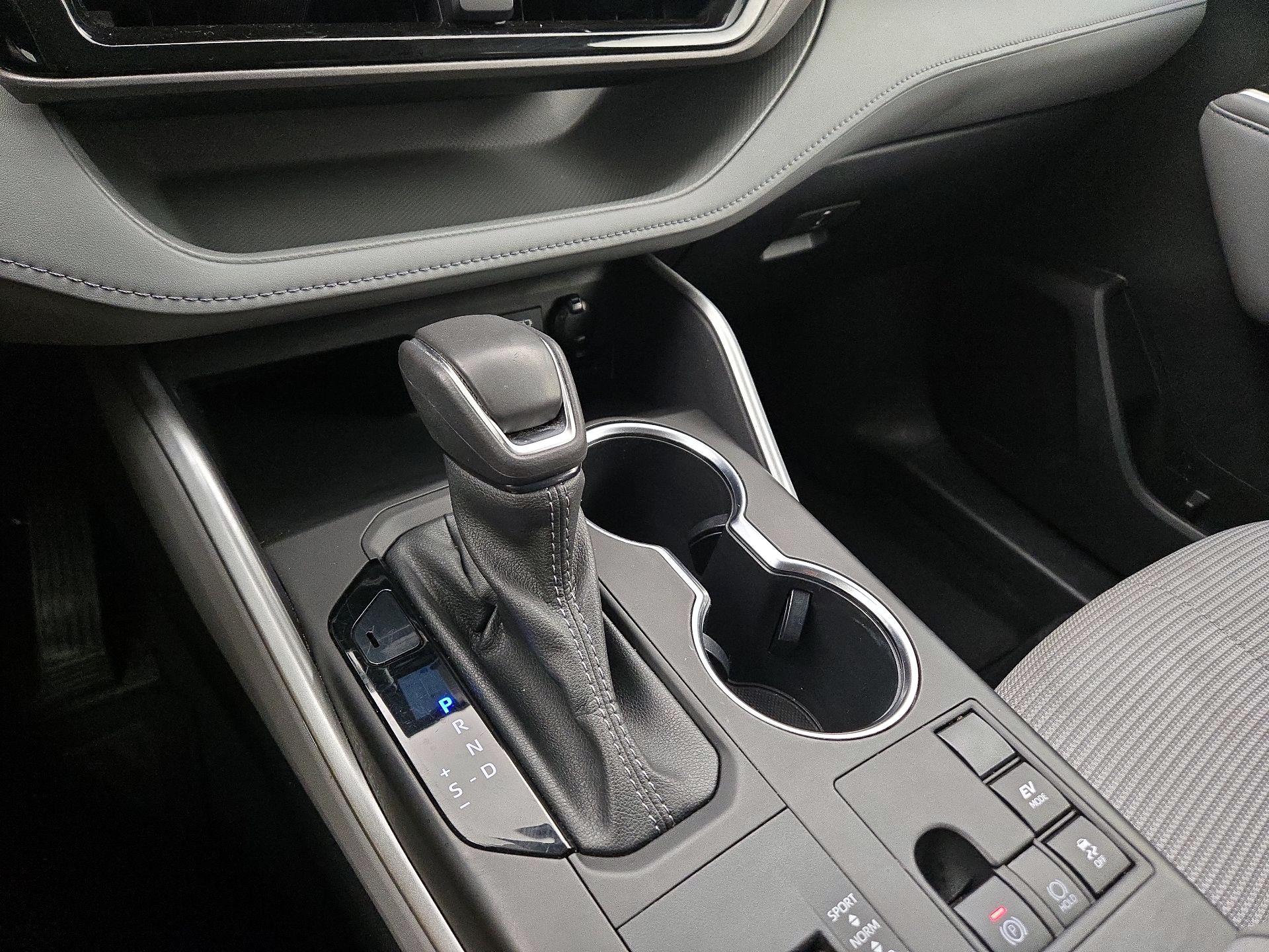 Thumbnail: 2023 Toyota Highlander - 17