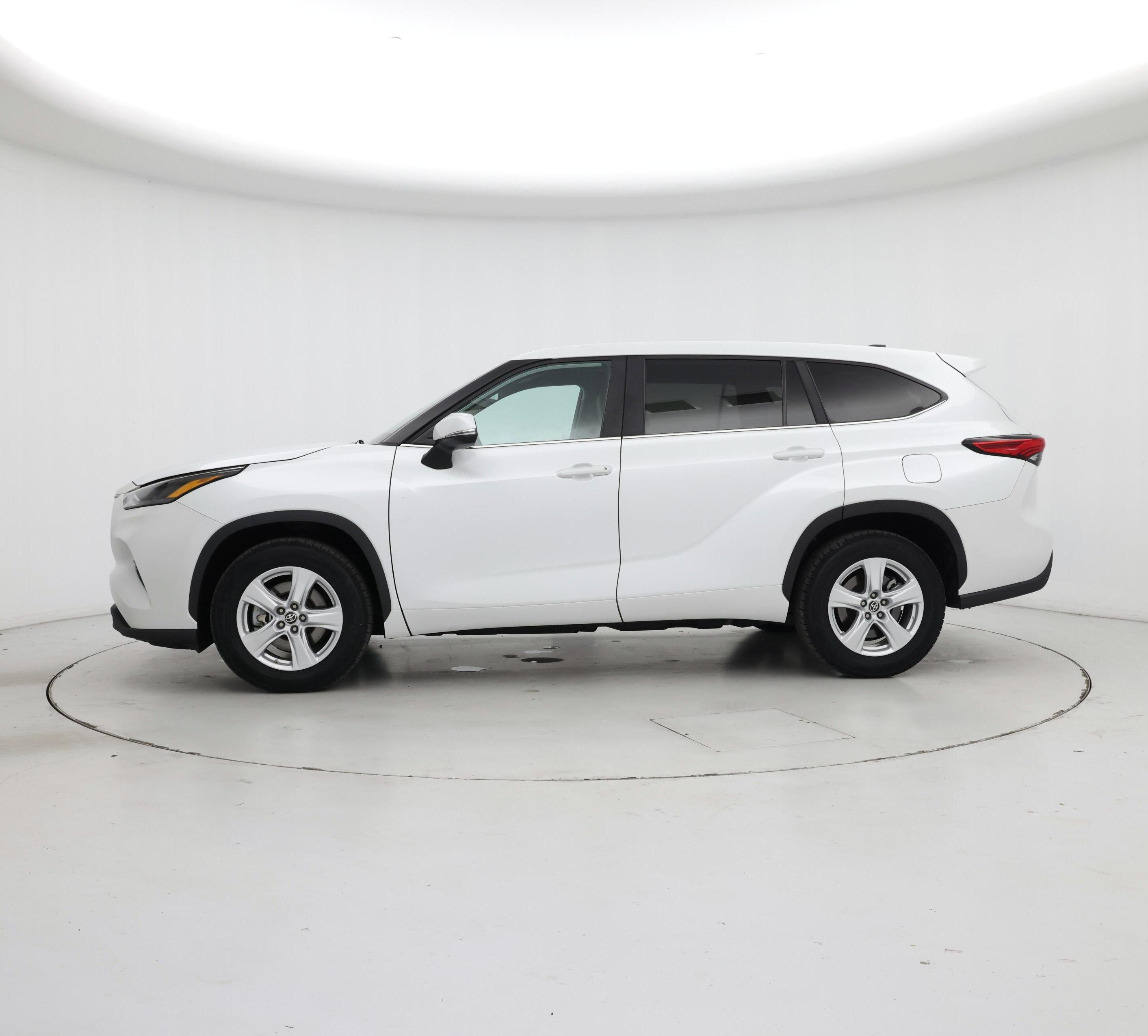 Thumbnail: 2023 Toyota Highlander - 3