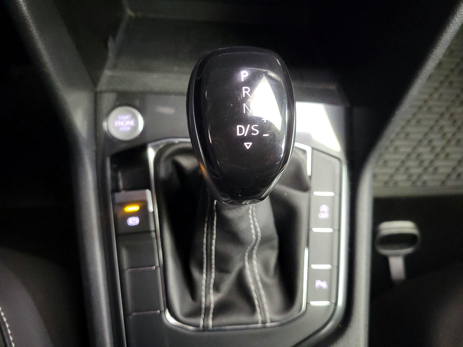 Thumbnail: 2023 Volkswagen Tiguan - 17