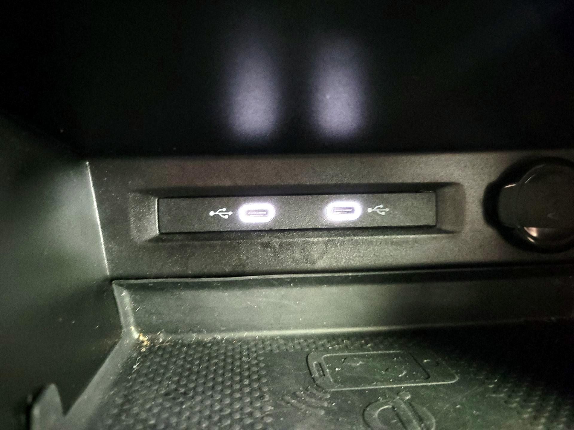 Thumbnail: 2023 Volkswagen Tiguan - 18