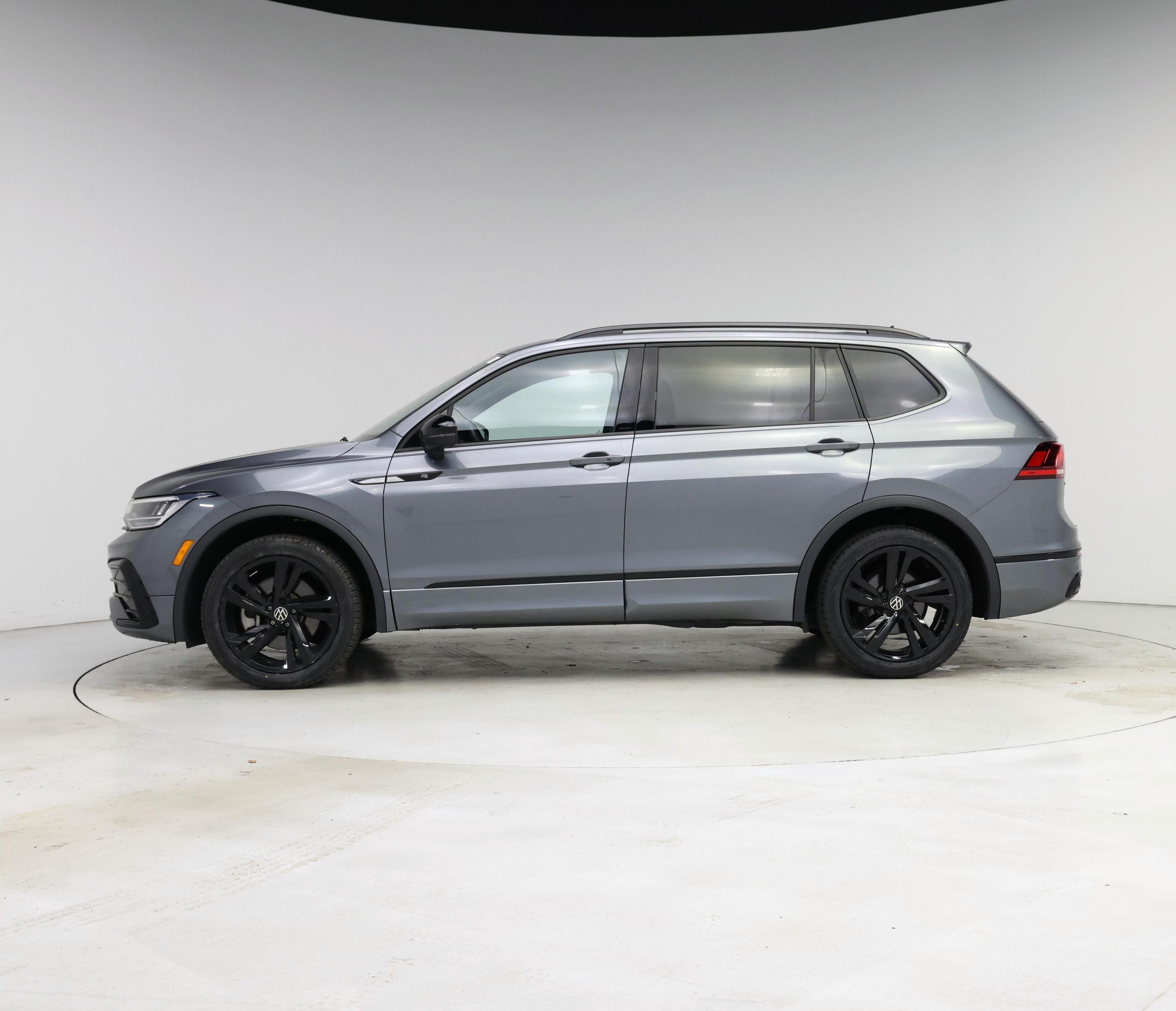 Thumbnail: 2023 Volkswagen Tiguan - 3