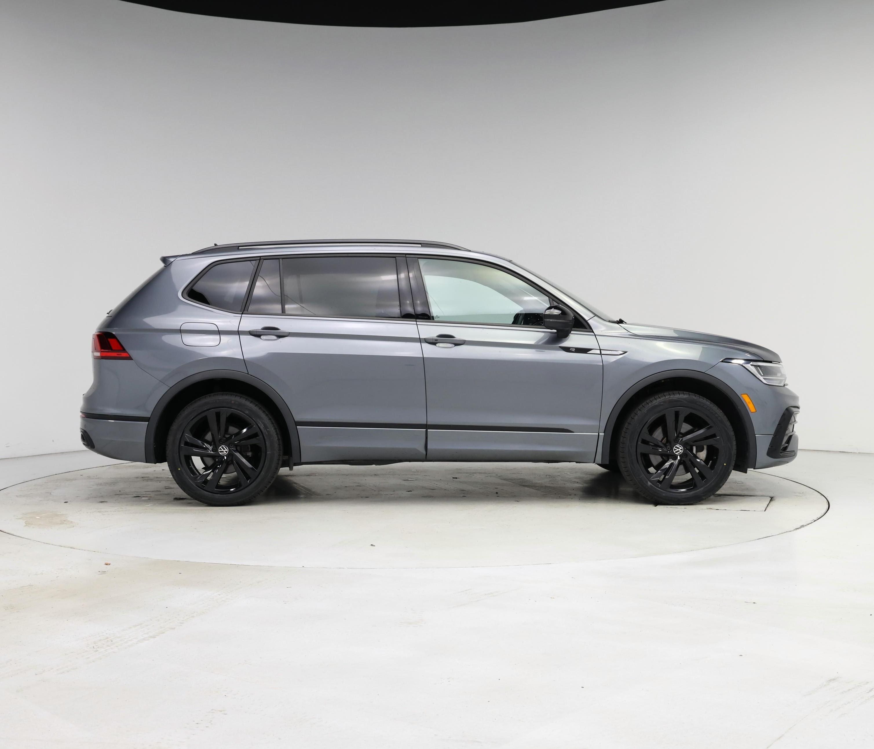 Thumbnail: 2023 Volkswagen Tiguan - 7