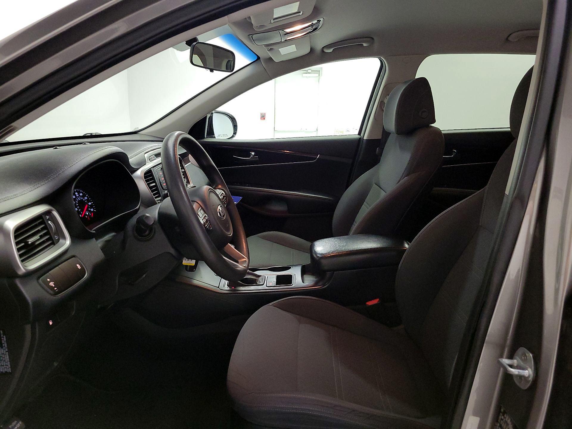 Thumbnail: 2017 Kia Sorento - 11