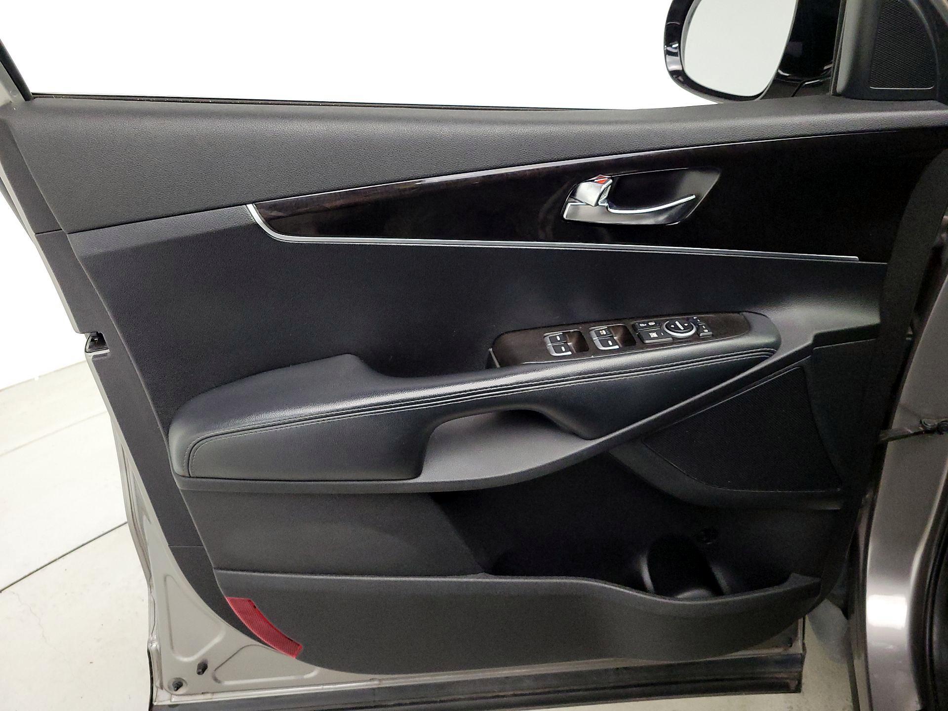 Thumbnail: 2017 Kia Sorento - 12