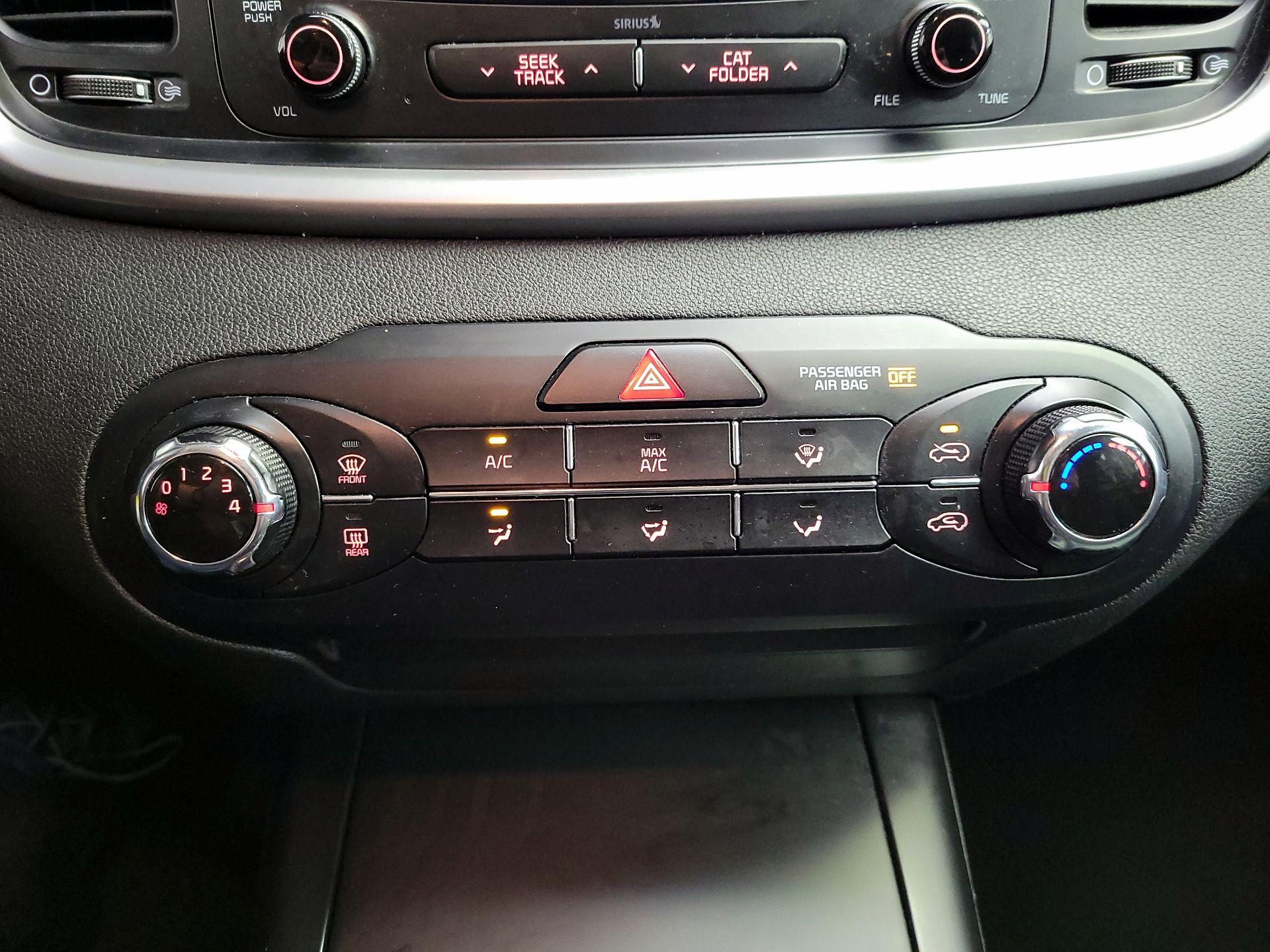 Thumbnail: 2017 Kia Sorento - 16