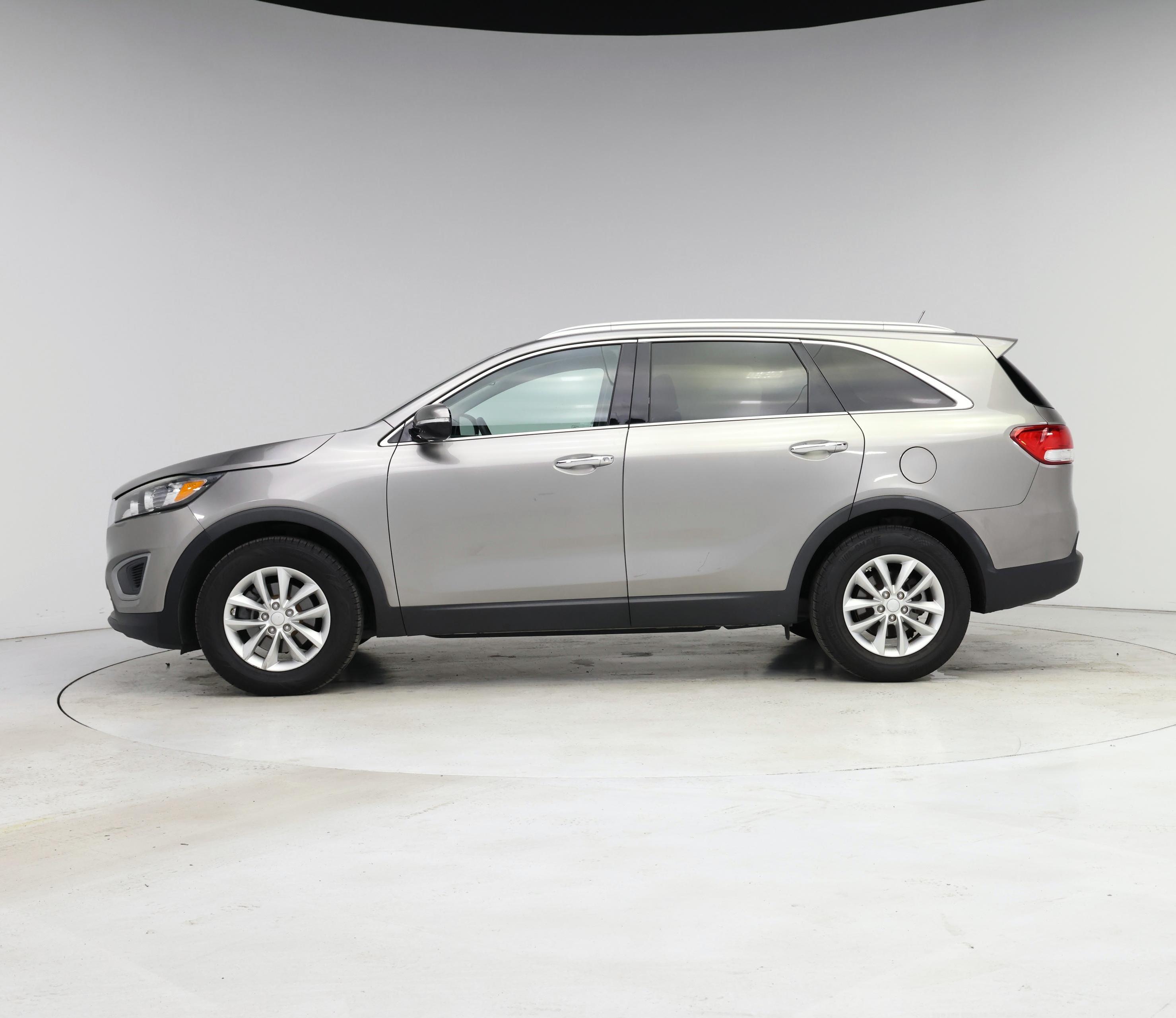 Thumbnail: 2017 Kia Sorento - 3