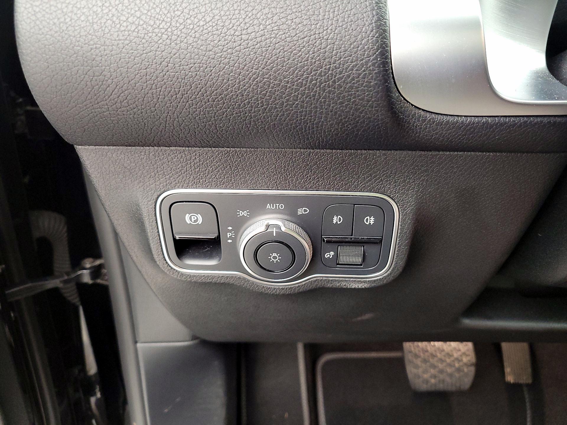 Thumbnail: 2023 Mercedes-Benz GLB - 13