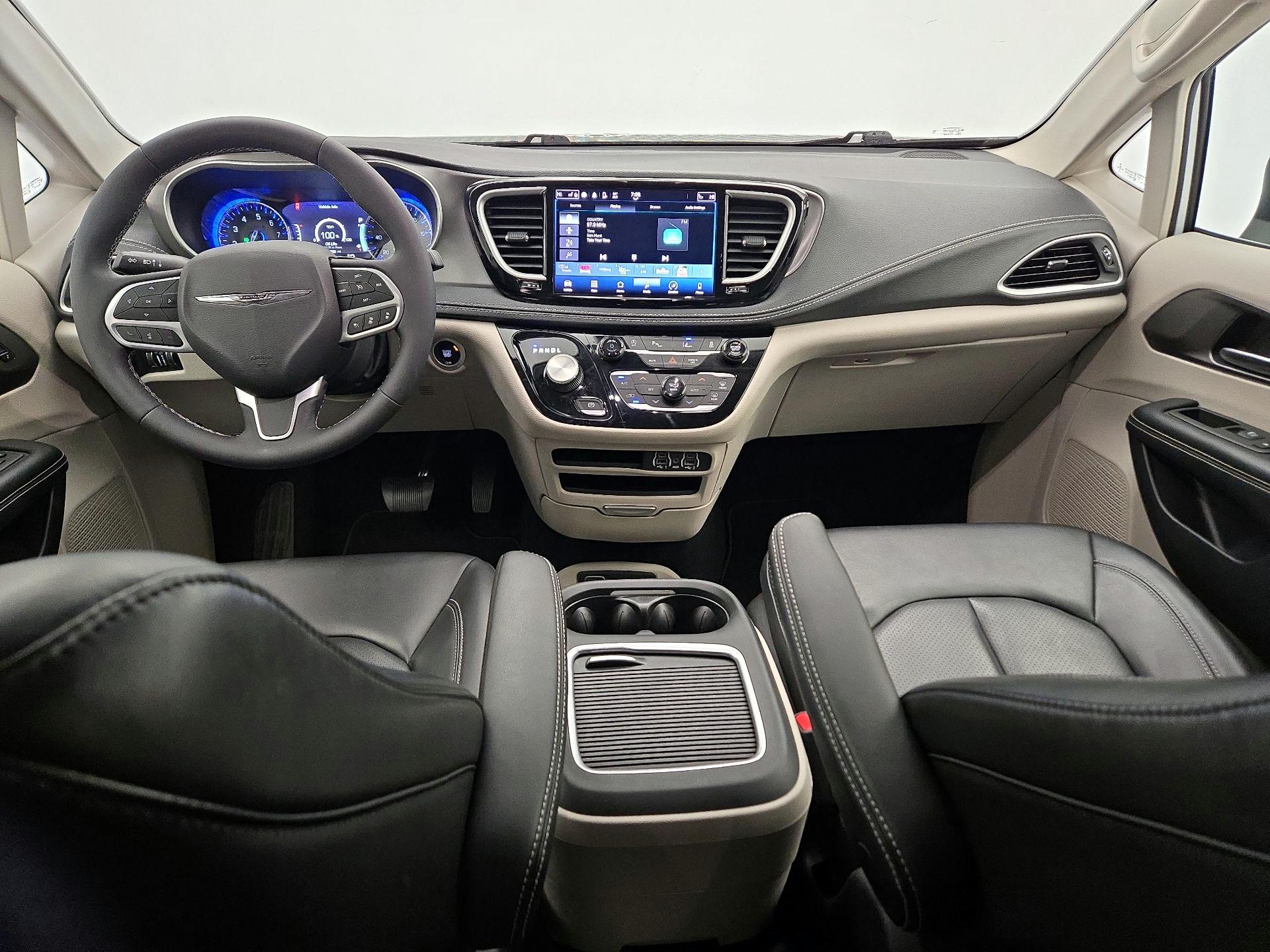 Thumbnail: 2023 Chrysler Pacifica - 9