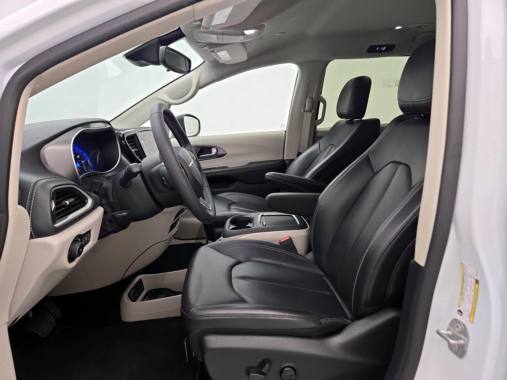 Thumbnail: 2023 Chrysler Pacifica - 11