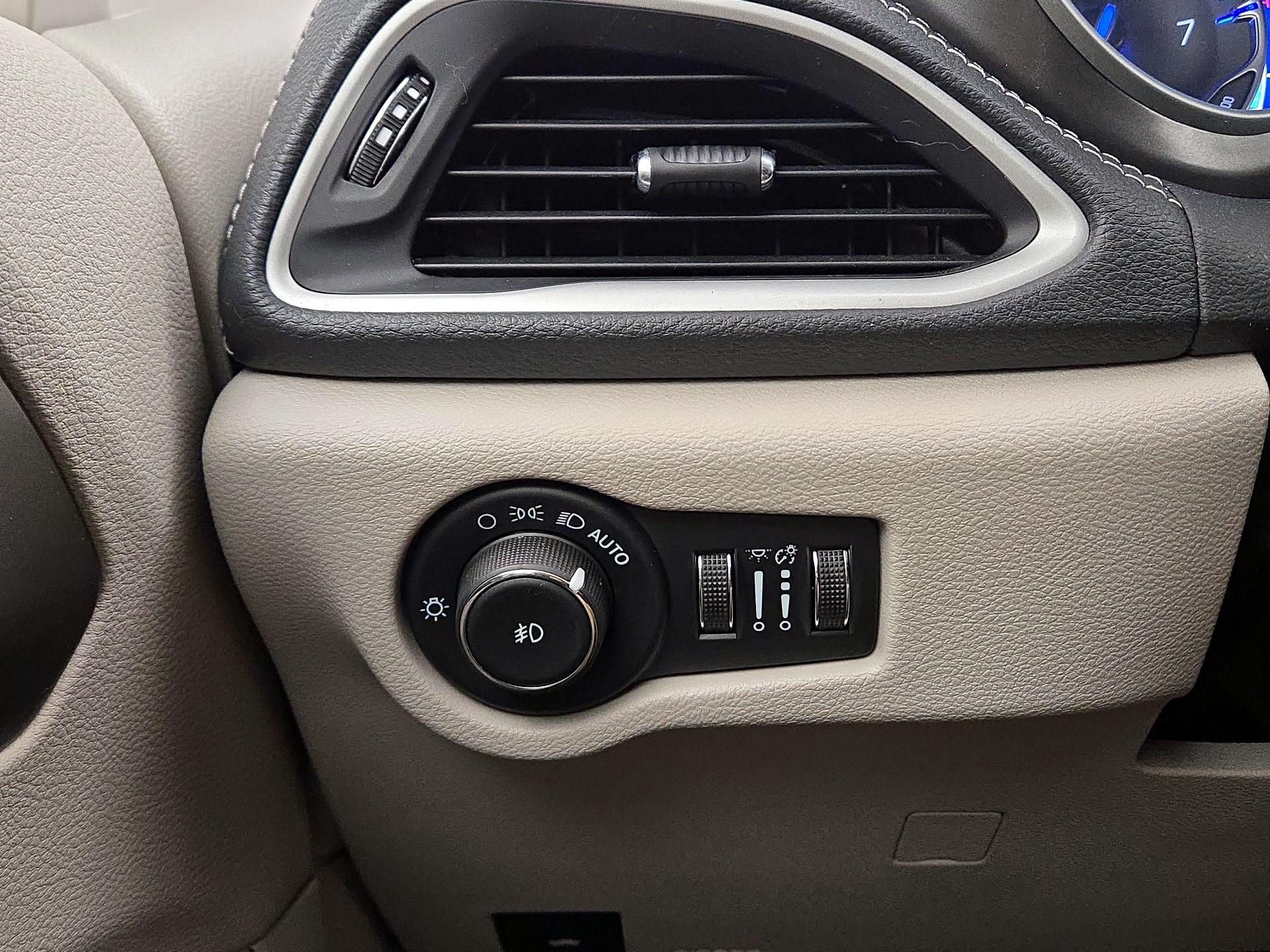 Thumbnail: 2023 Chrysler Pacifica - 13