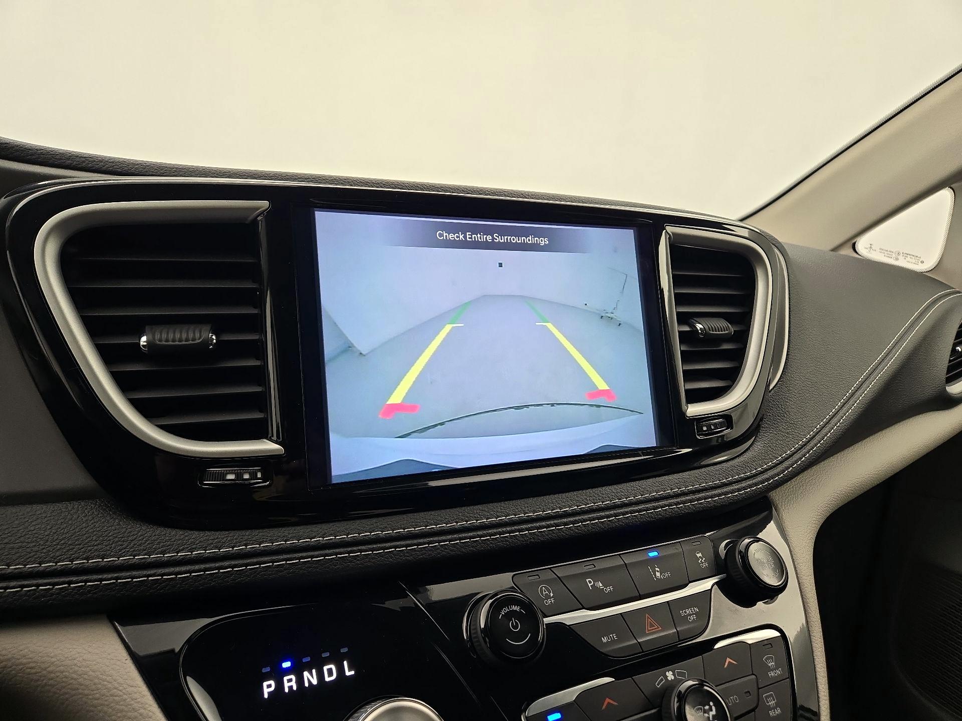 Thumbnail: 2023 Chrysler Pacifica - 14