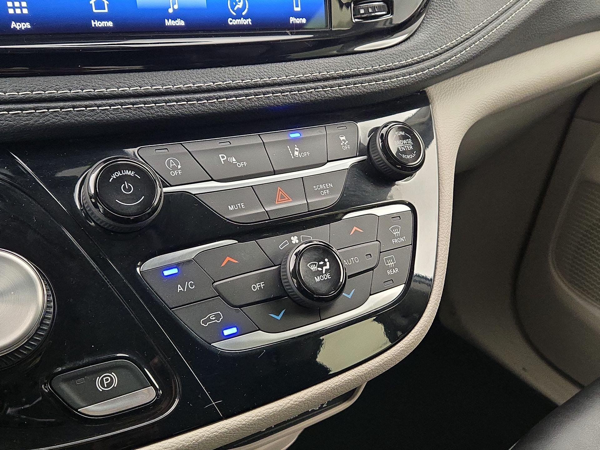 Thumbnail: 2023 Chrysler Pacifica - 16