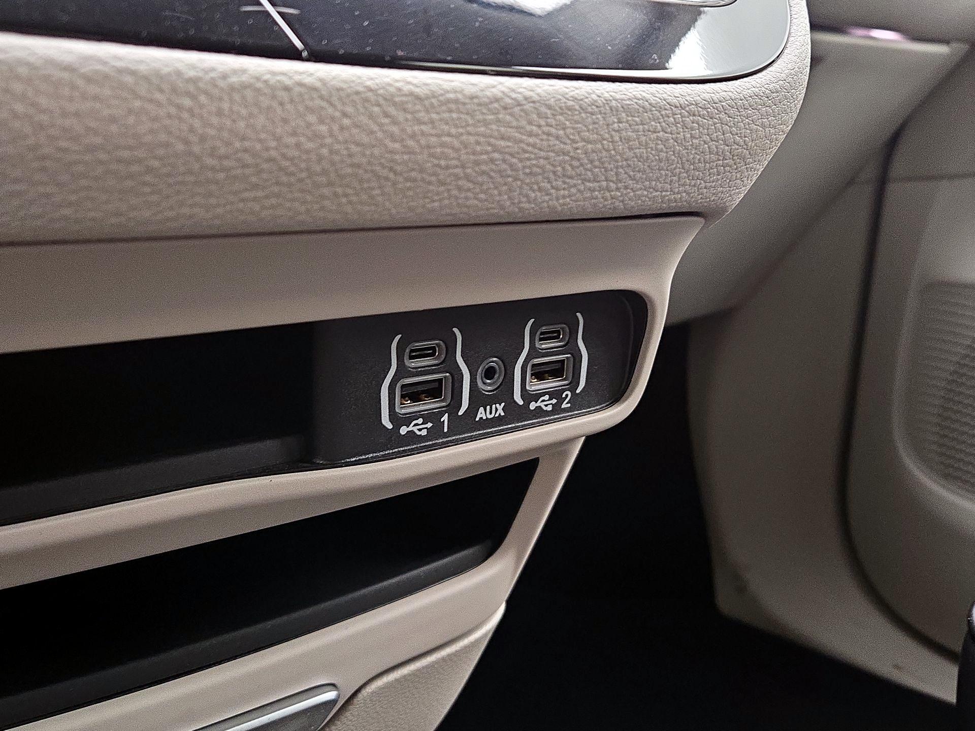 Thumbnail: 2023 Chrysler Pacifica - 18