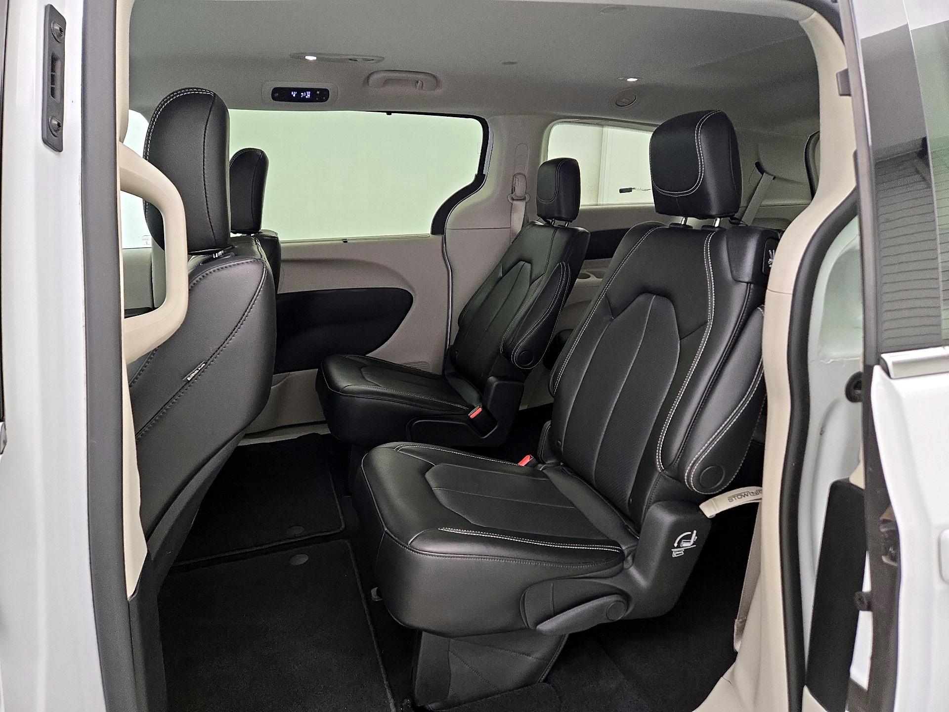 Thumbnail: 2023 Chrysler Pacifica - 19