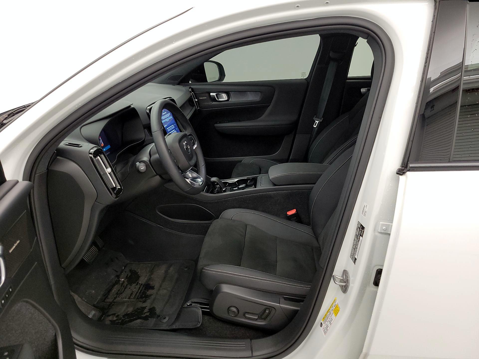 Thumbnail: 2023 Volvo C40 - 11