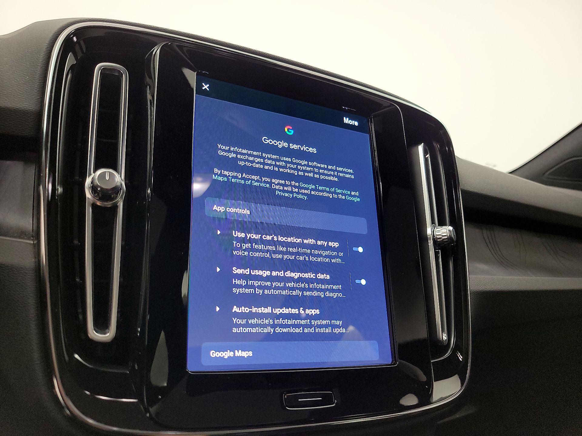 Thumbnail: 2023 Volvo C40 - 14