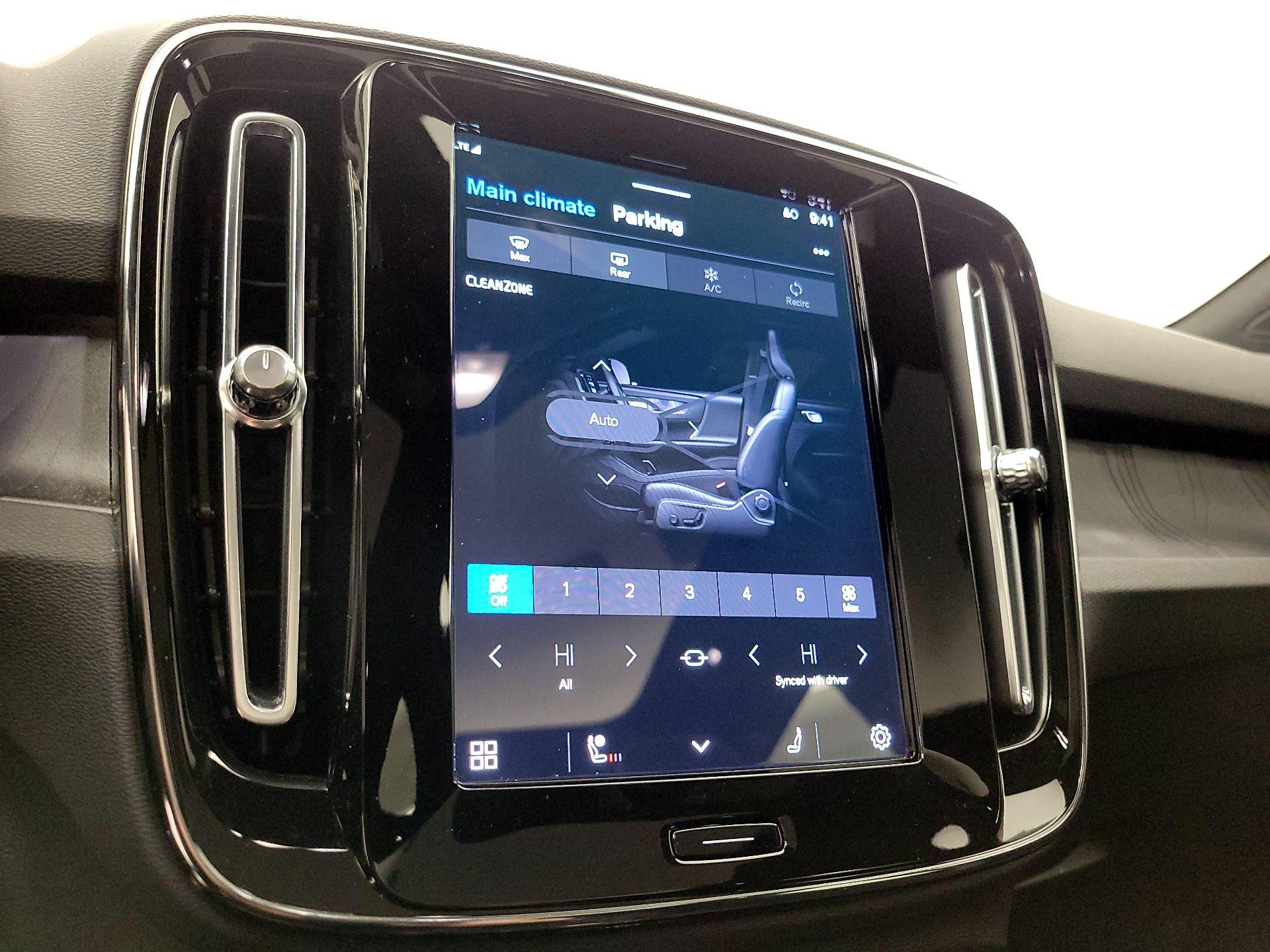 Thumbnail: 2023 Volvo C40 - 17