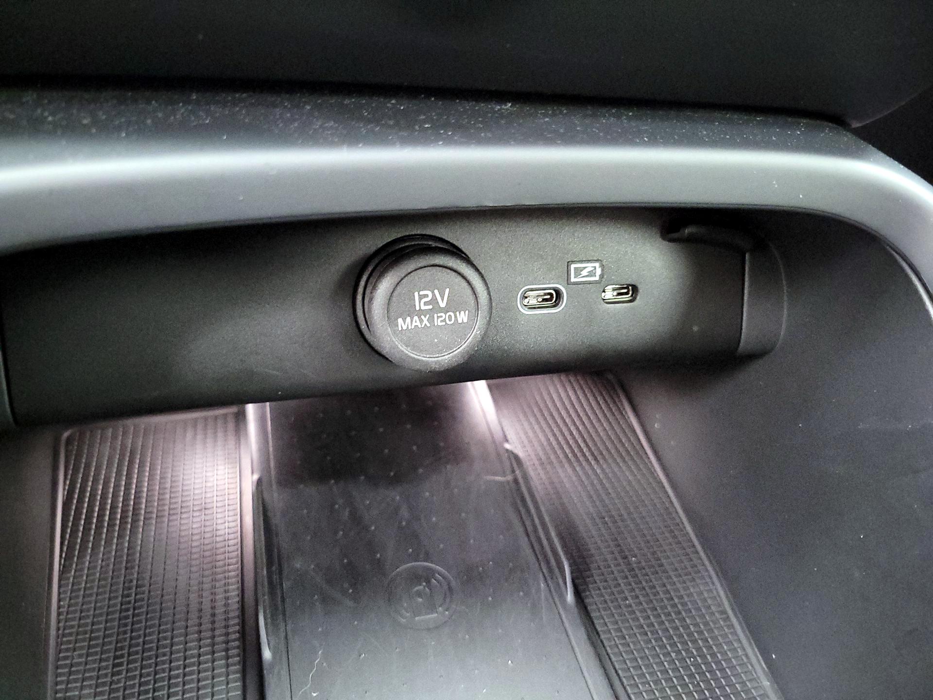 Thumbnail: 2023 Volvo C40 - 19