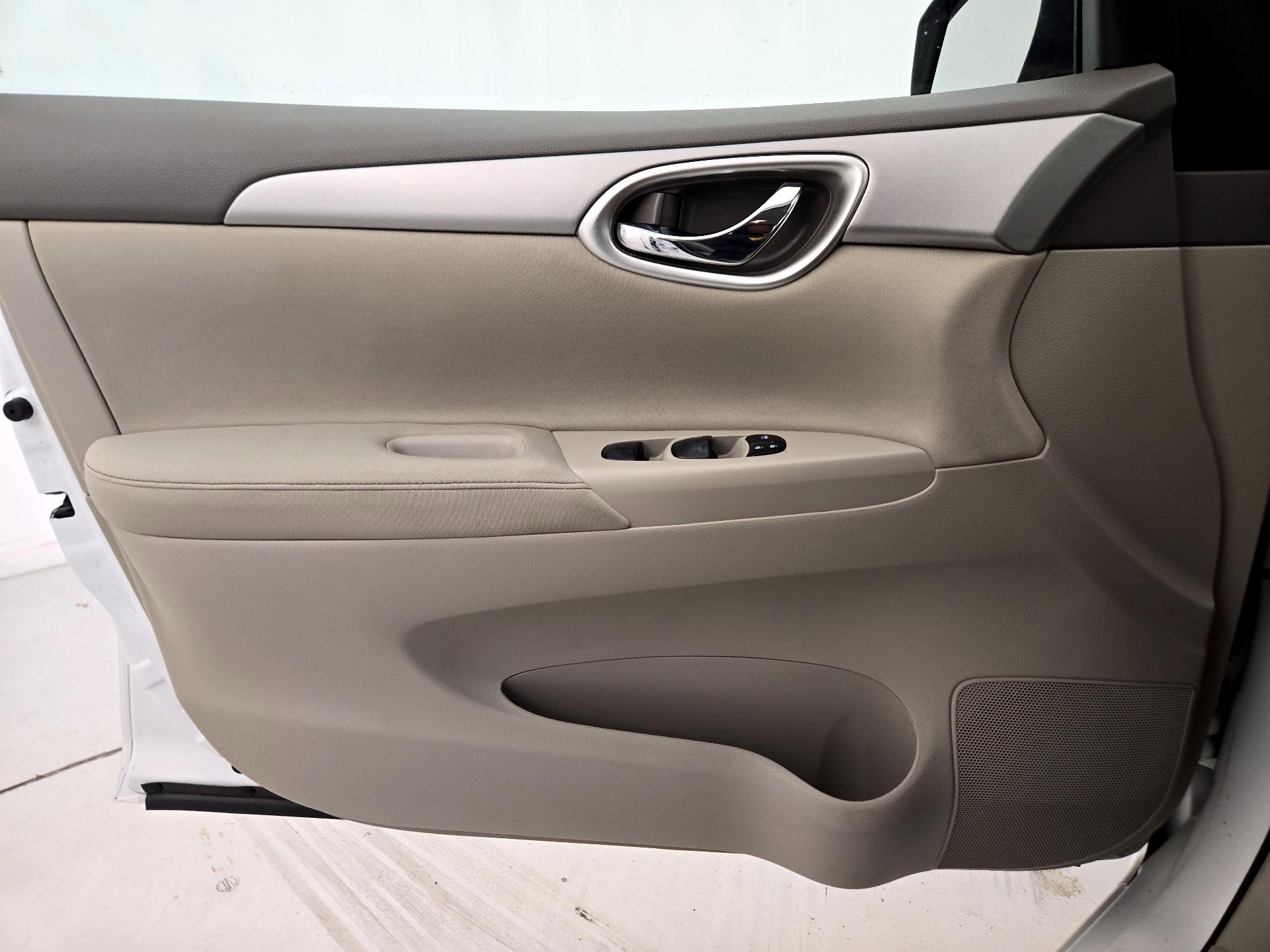 Thumbnail: 2014 Nissan Sentra - 12