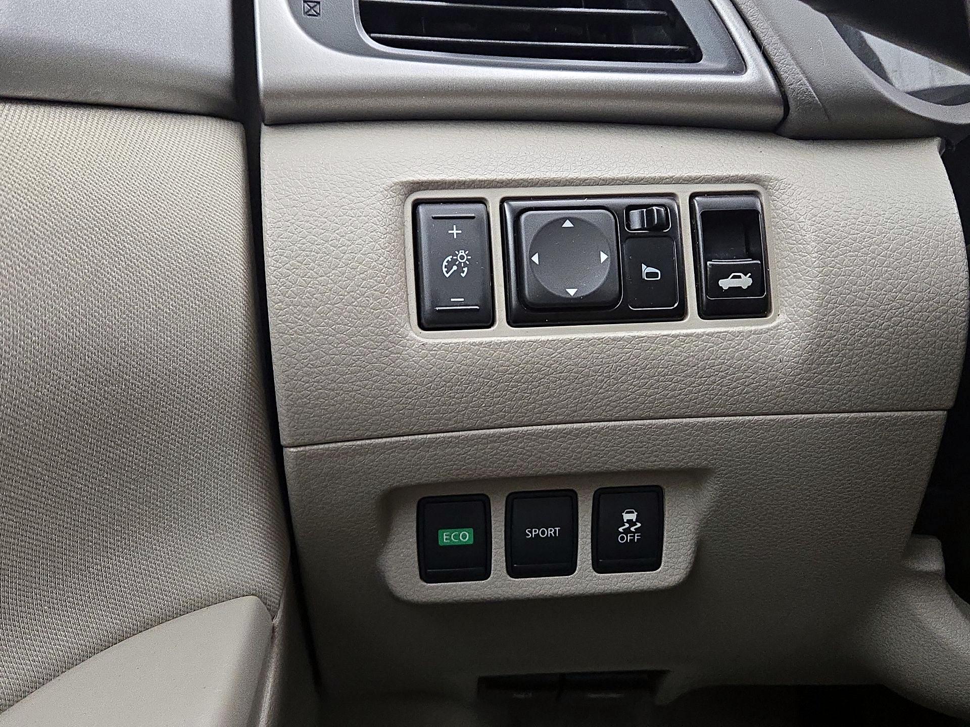 Thumbnail: 2014 Nissan Sentra - 13