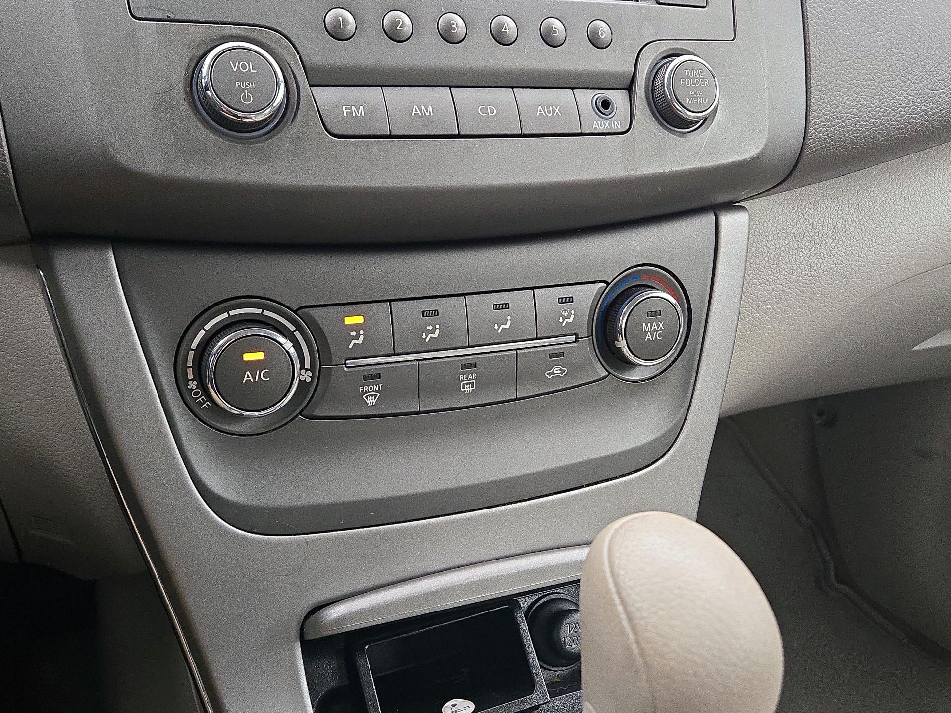 Thumbnail: 2014 Nissan Sentra - 15