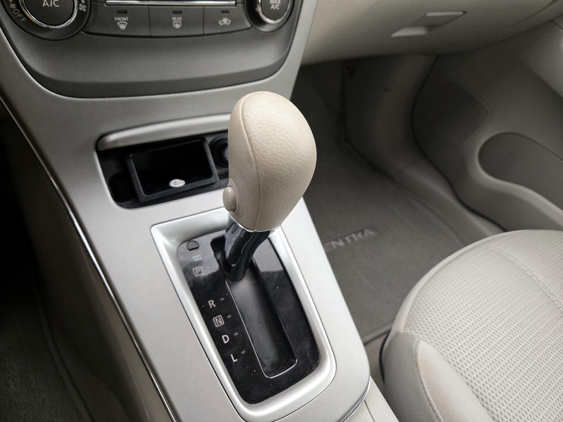 Thumbnail: 2014 Nissan Sentra - 16