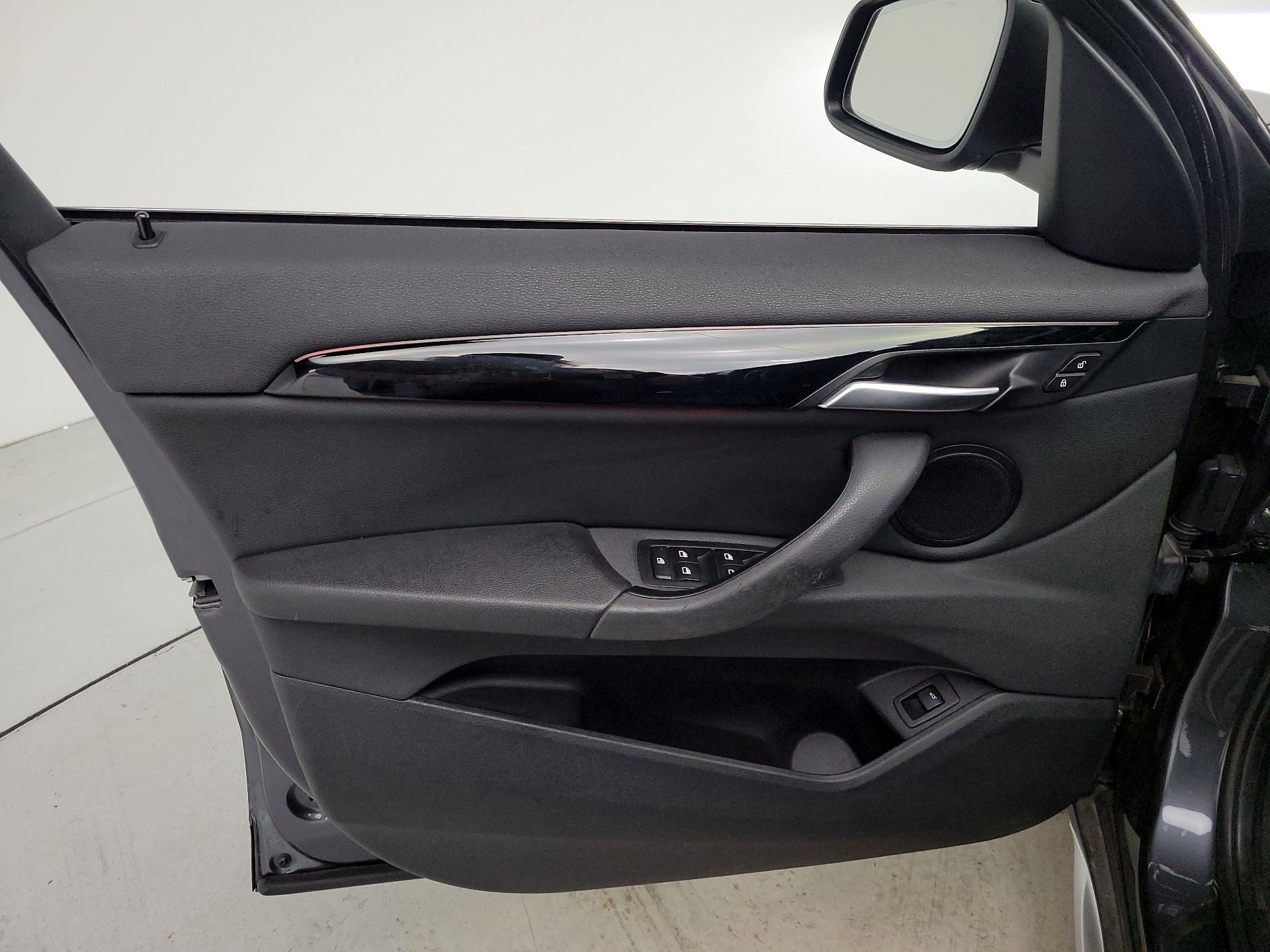 Thumbnail: 2017 BMW X1 - 12