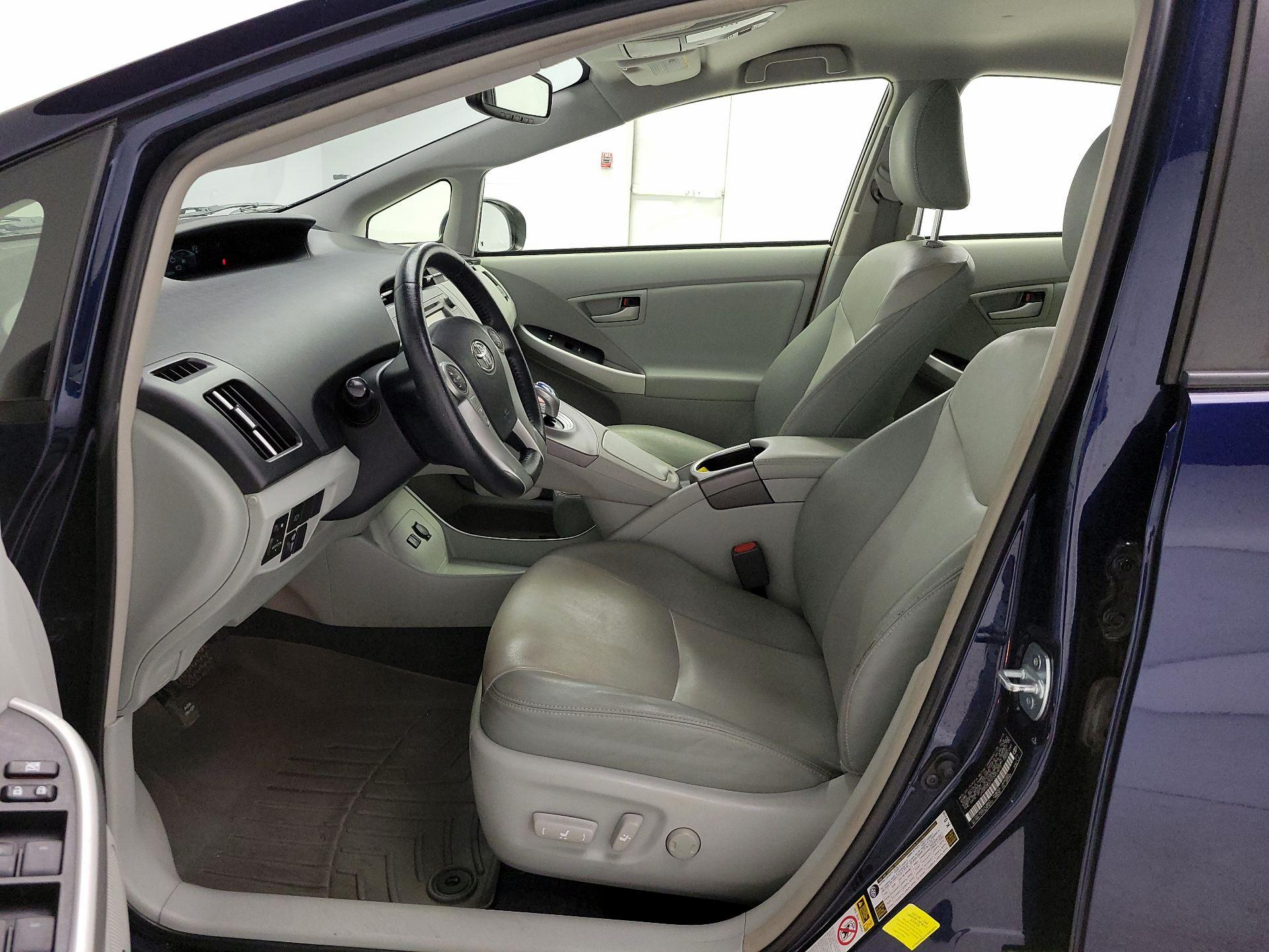 Thumbnail: 2015 Toyota Prius - 11