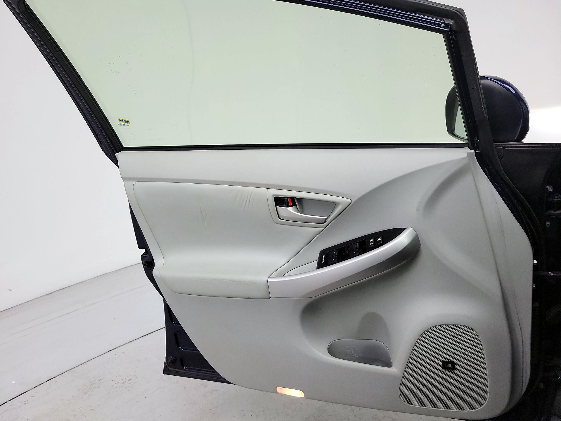 Thumbnail: 2015 Toyota Prius - 12