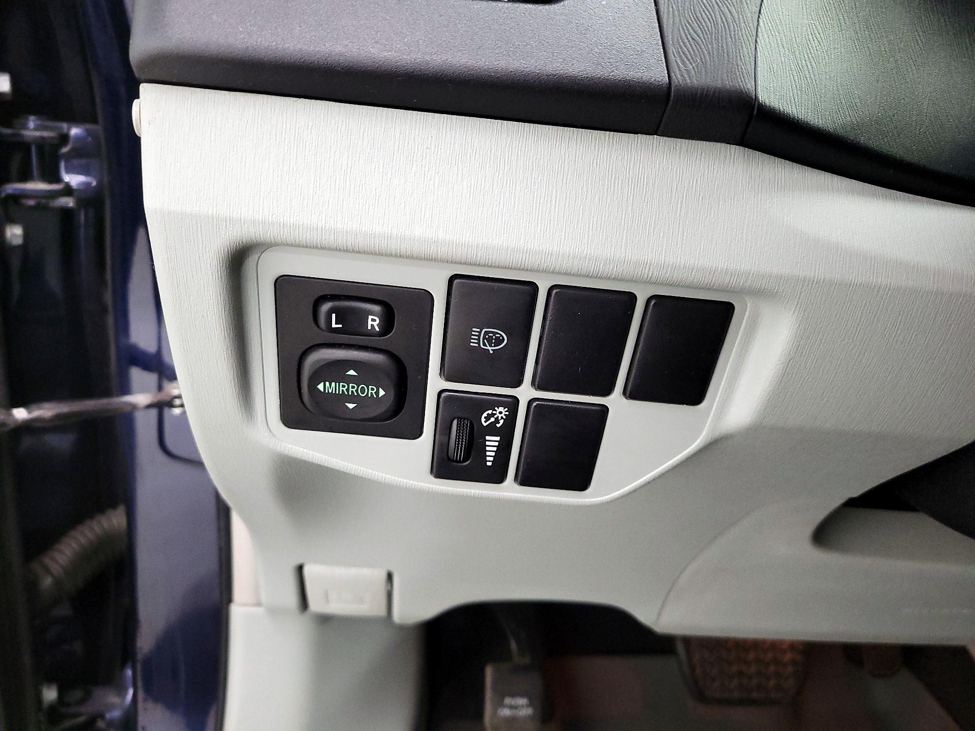 Thumbnail: 2015 Toyota Prius - 13