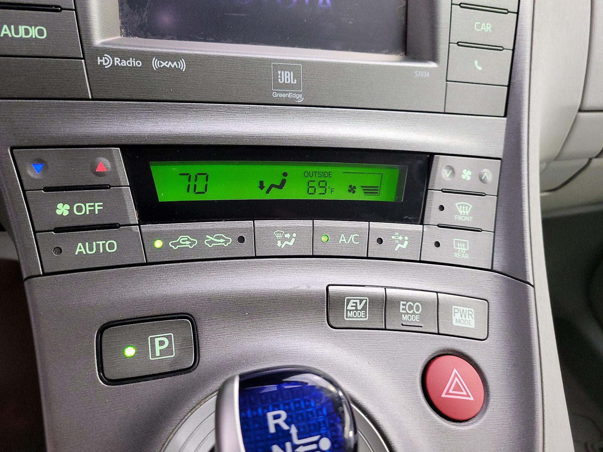 Thumbnail: 2015 Toyota Prius - 17