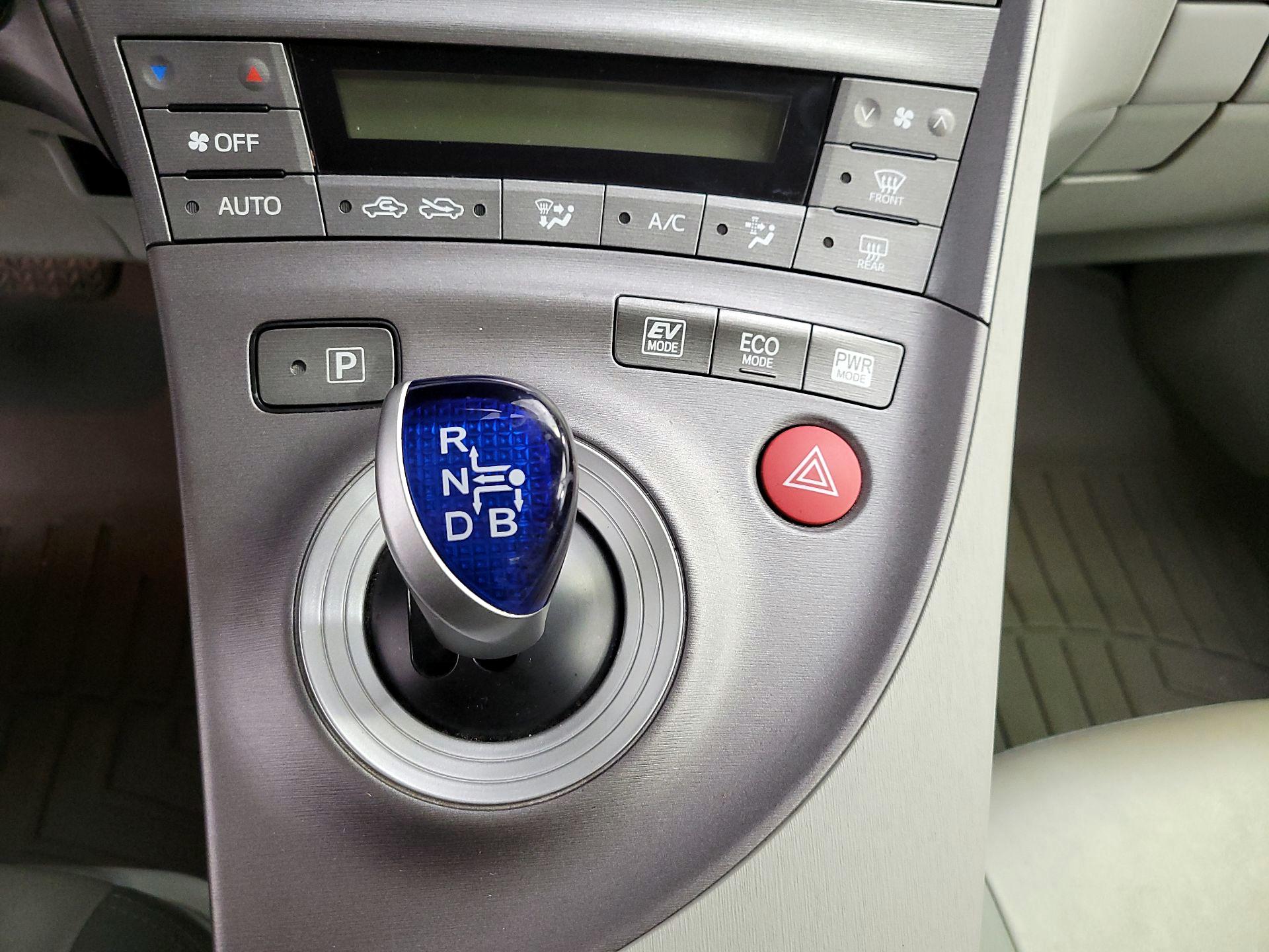 Thumbnail: 2015 Toyota Prius - 18