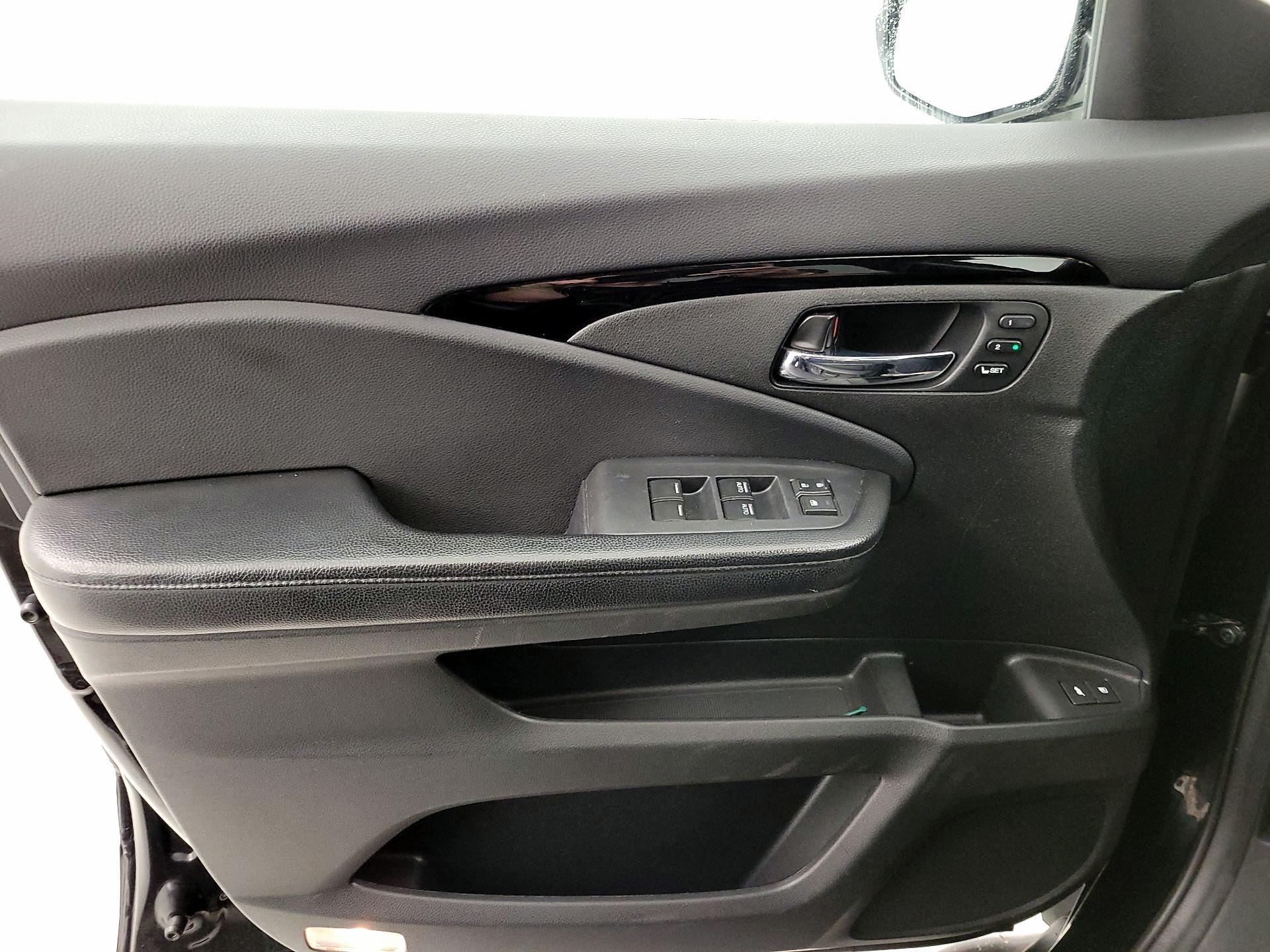 Thumbnail: 2016 Honda Pilot - 12